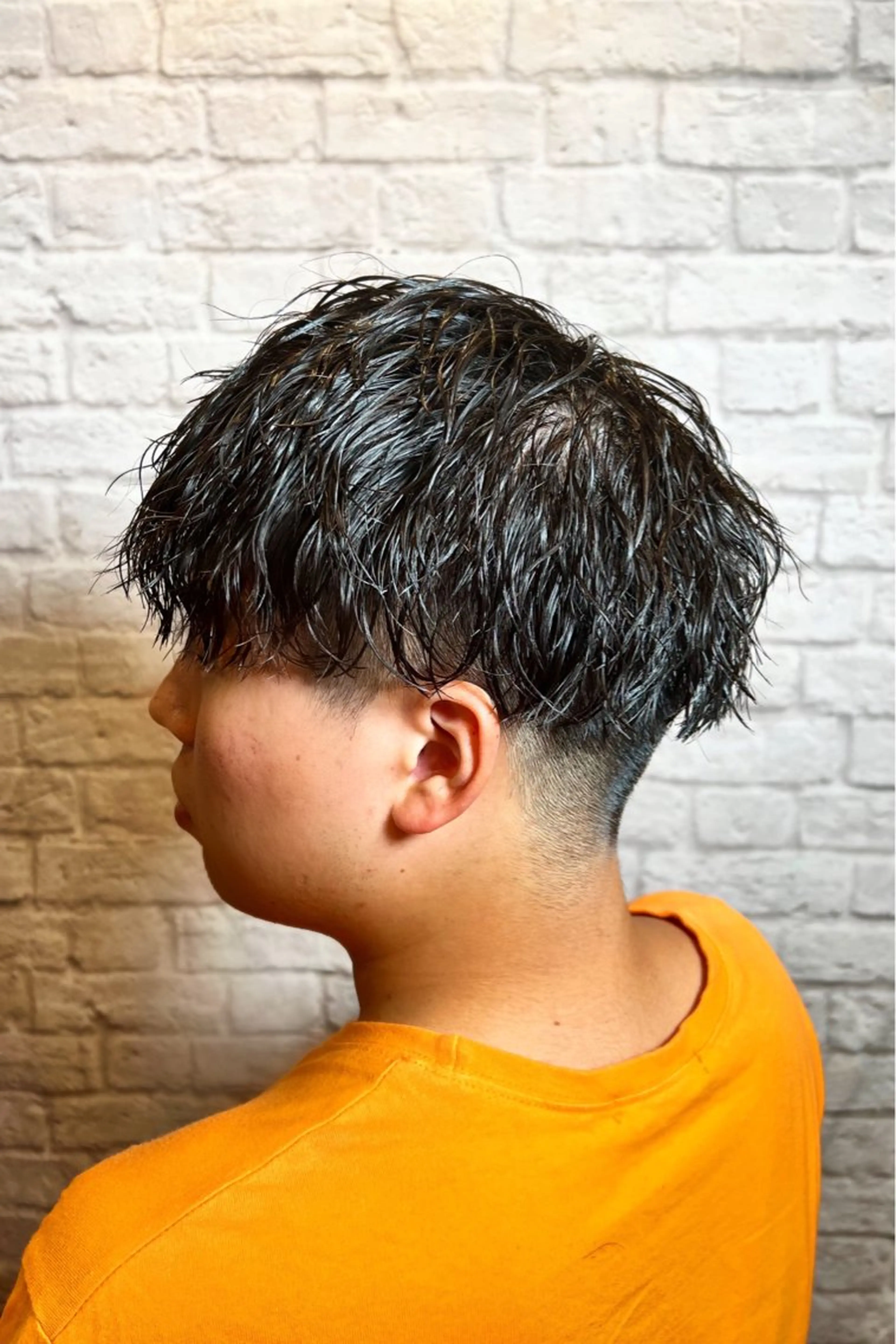 ショート カラー パーマ ヘアアレンジ メンズ センターパート マッシュ メンズパーマ メンズショート メンズツイストパーマ カット パーマ メンズカット/パーマ 山崎航平💈のヘアスタイル