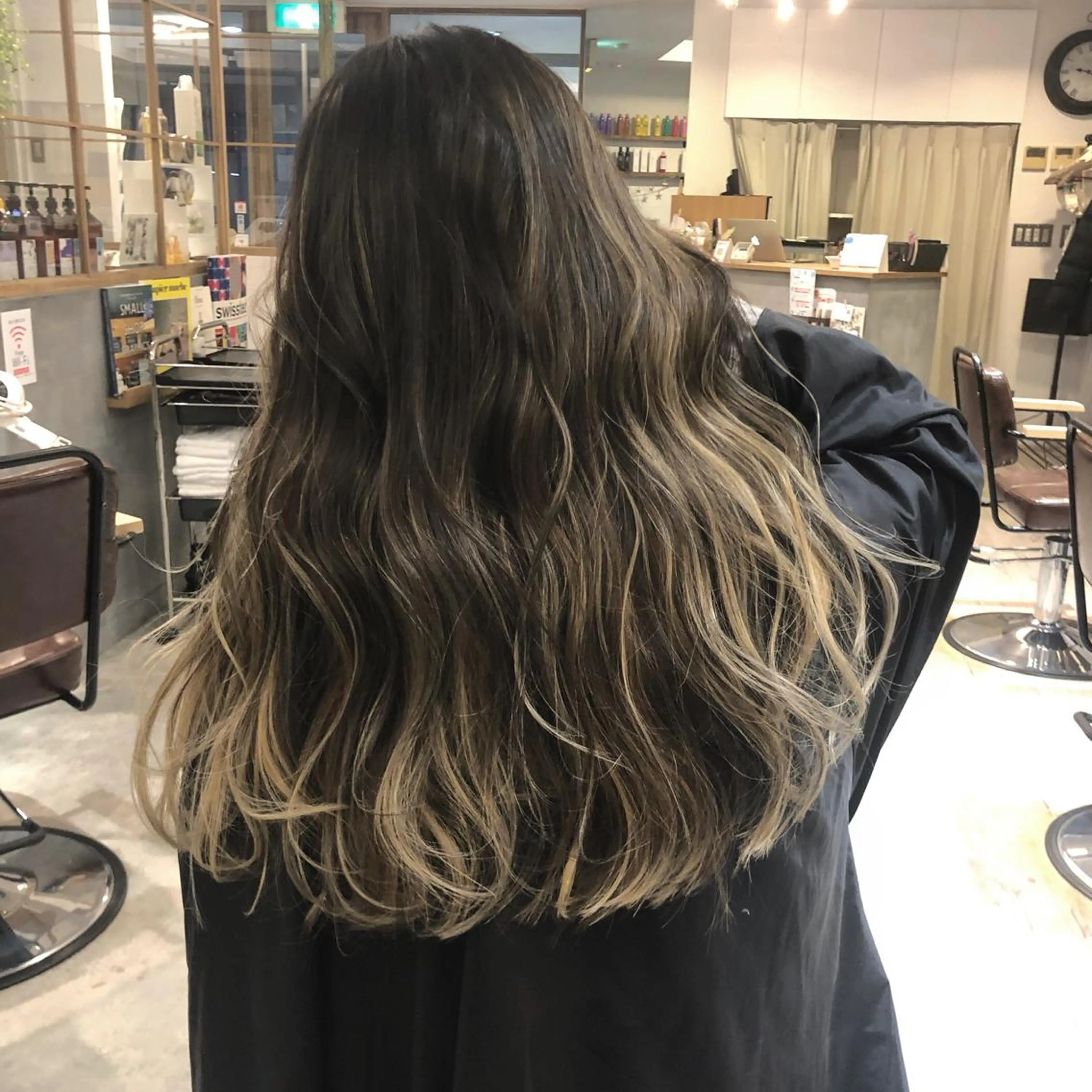 ロング カラー グラデーションカラー ハイライトカラー ハイライト 奥野 紗弓のヘアスタイル