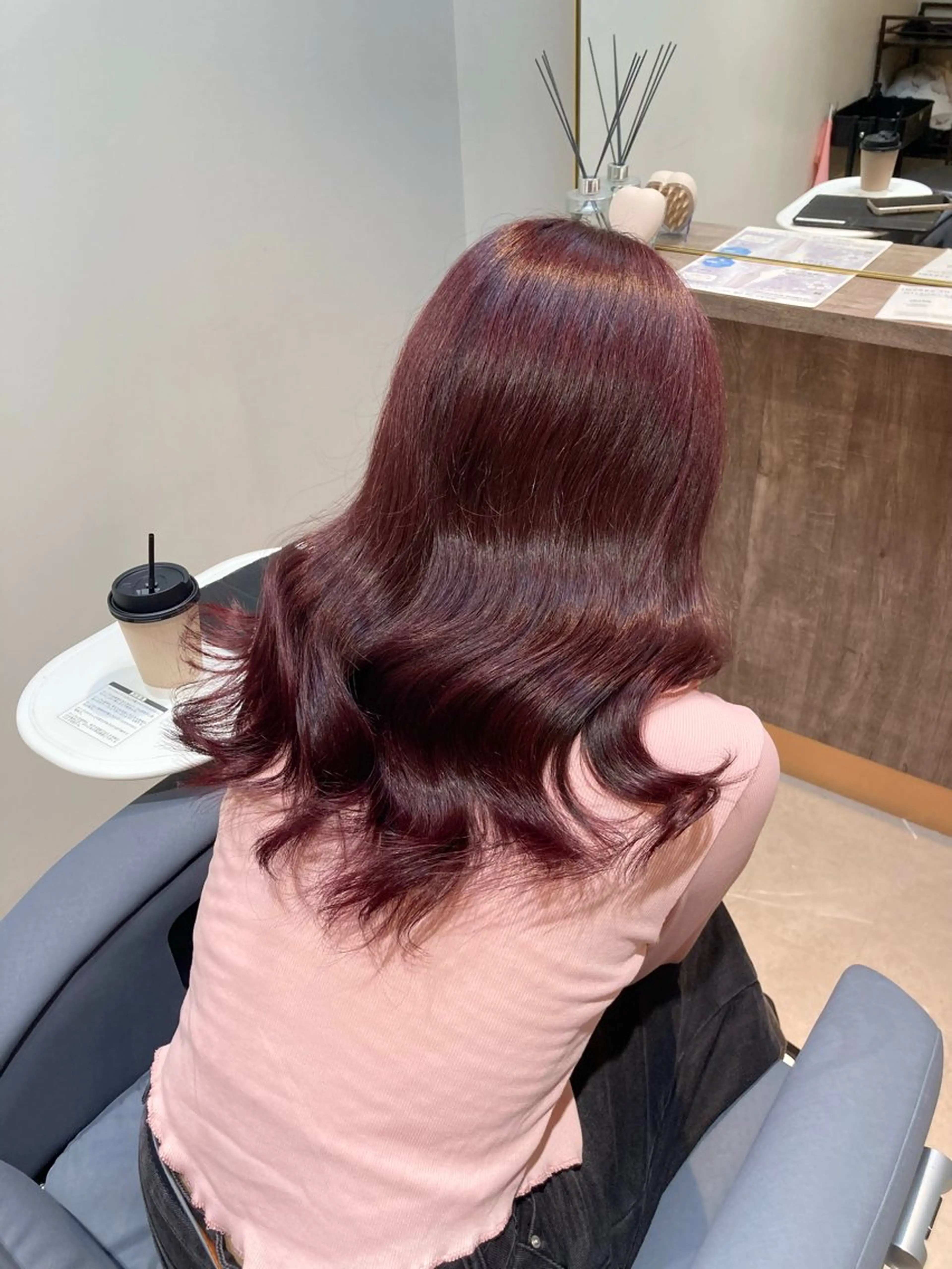 ロング カラー ブリーチ ダブルカラー ブリーチなしカラー ピンクカラー レッドカラー ヘアカラー ピンクカラー🎀 米津 美佑のヘアスタイル