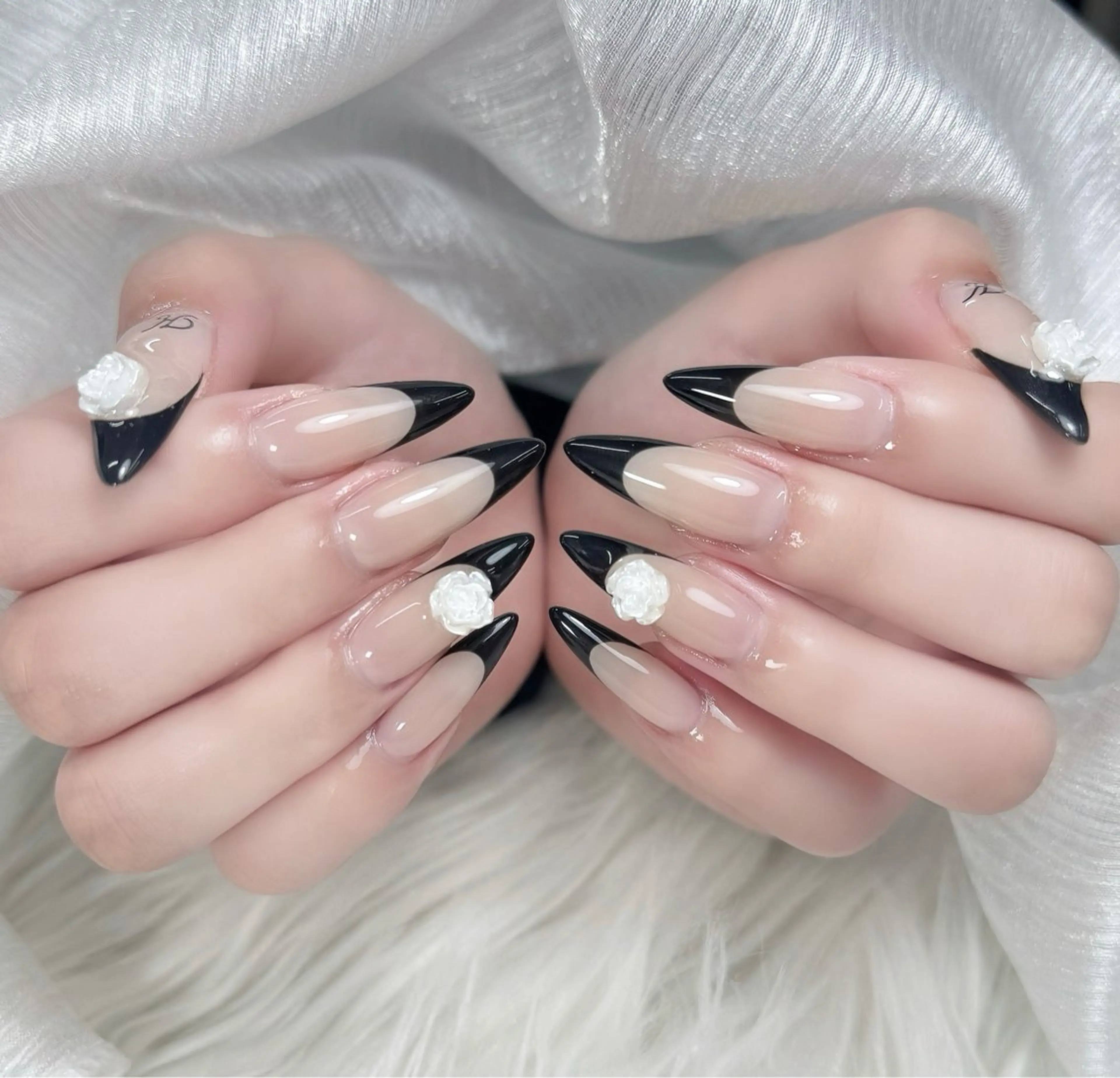 ネイル フレンチネイル ハンドネイル ハンドケア 🌸Hana 🌸のネイルデザイン