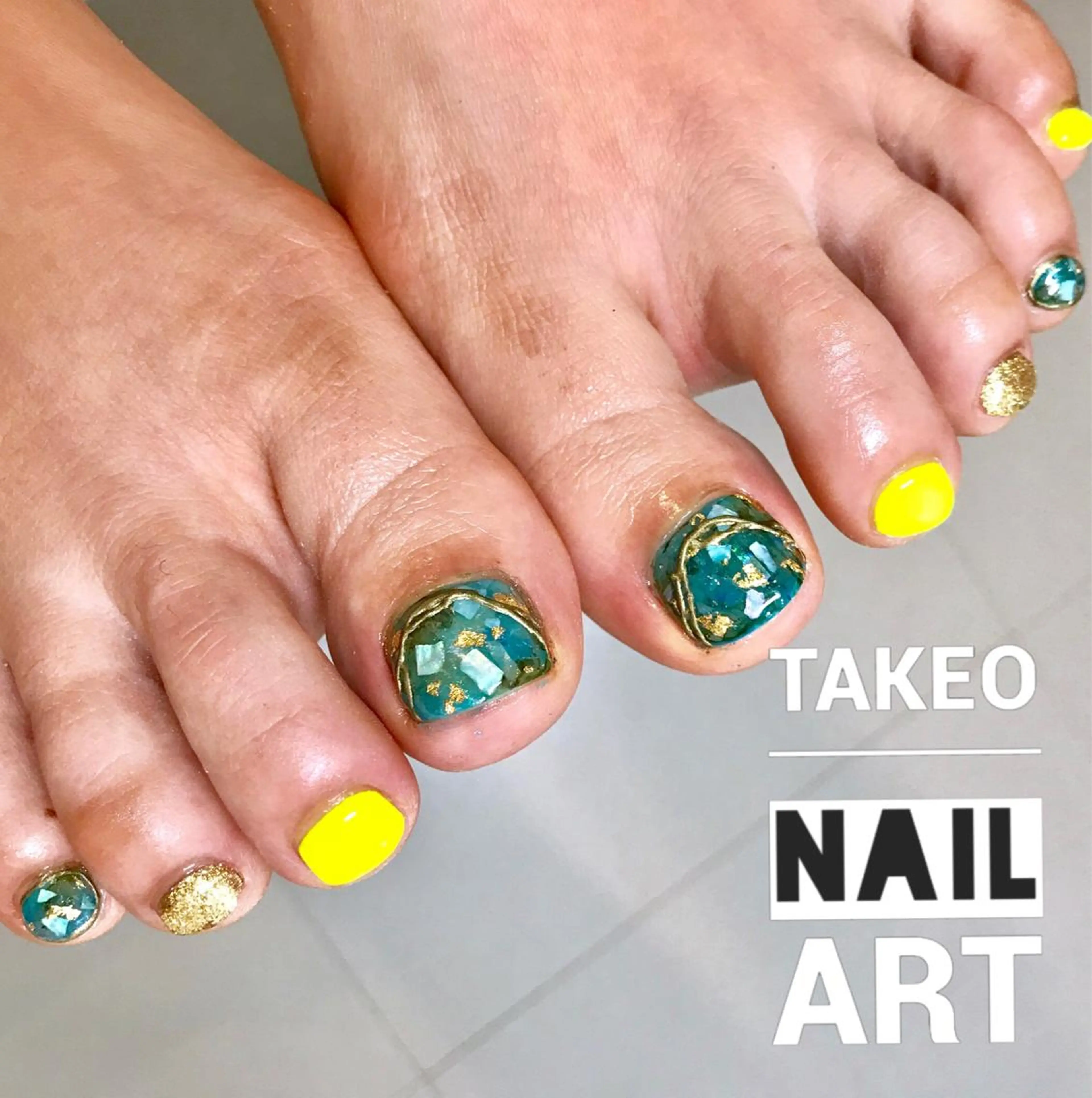 ショート ネイル イエローカラー フットネイル 黄色 フットネイル ハンドケア nail&eye Aoのマツエク・マツパデザイン