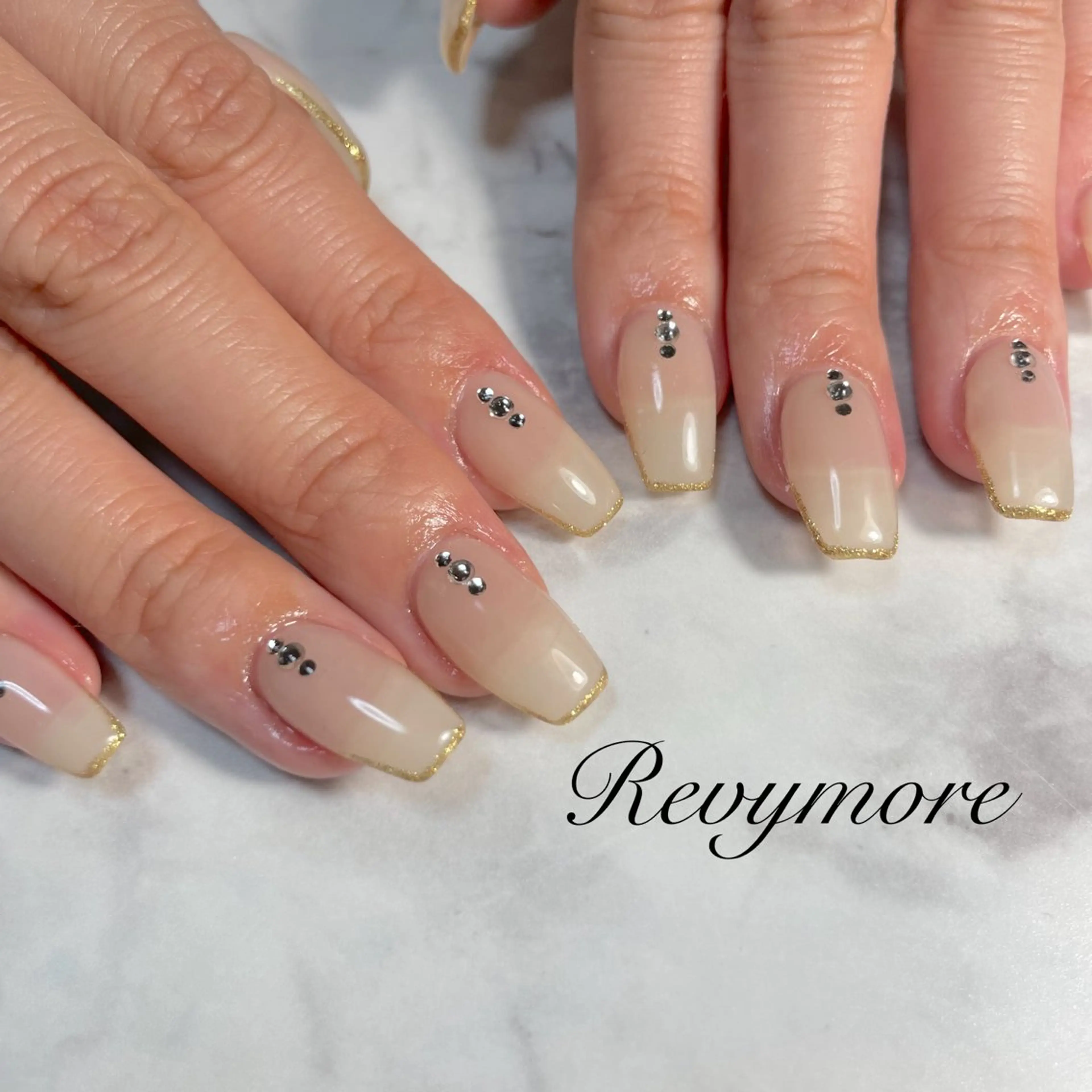 ネイル ジェルネイル ラメ(グリッター) ニュアンスネイル オフィスネイル シンプルネイル nail salon Revymore所属・nail salon Revymoreのネイルデザイン