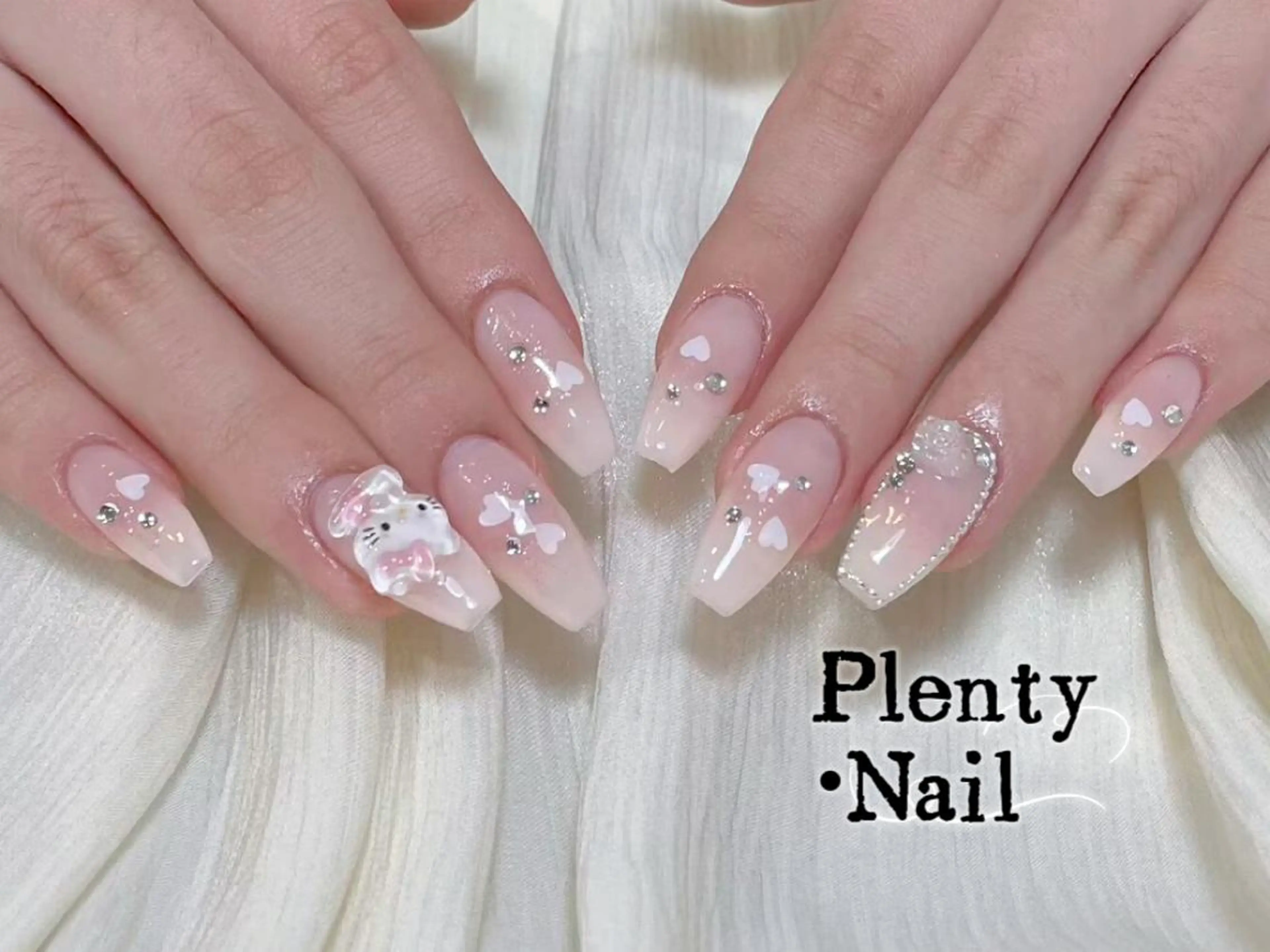 ネイル アートネイル オーロラネイル ガーリー キラキラネイル マグネットネイル ハンドネイル ハンドケア Plenty AYU💜のネイルデザイン