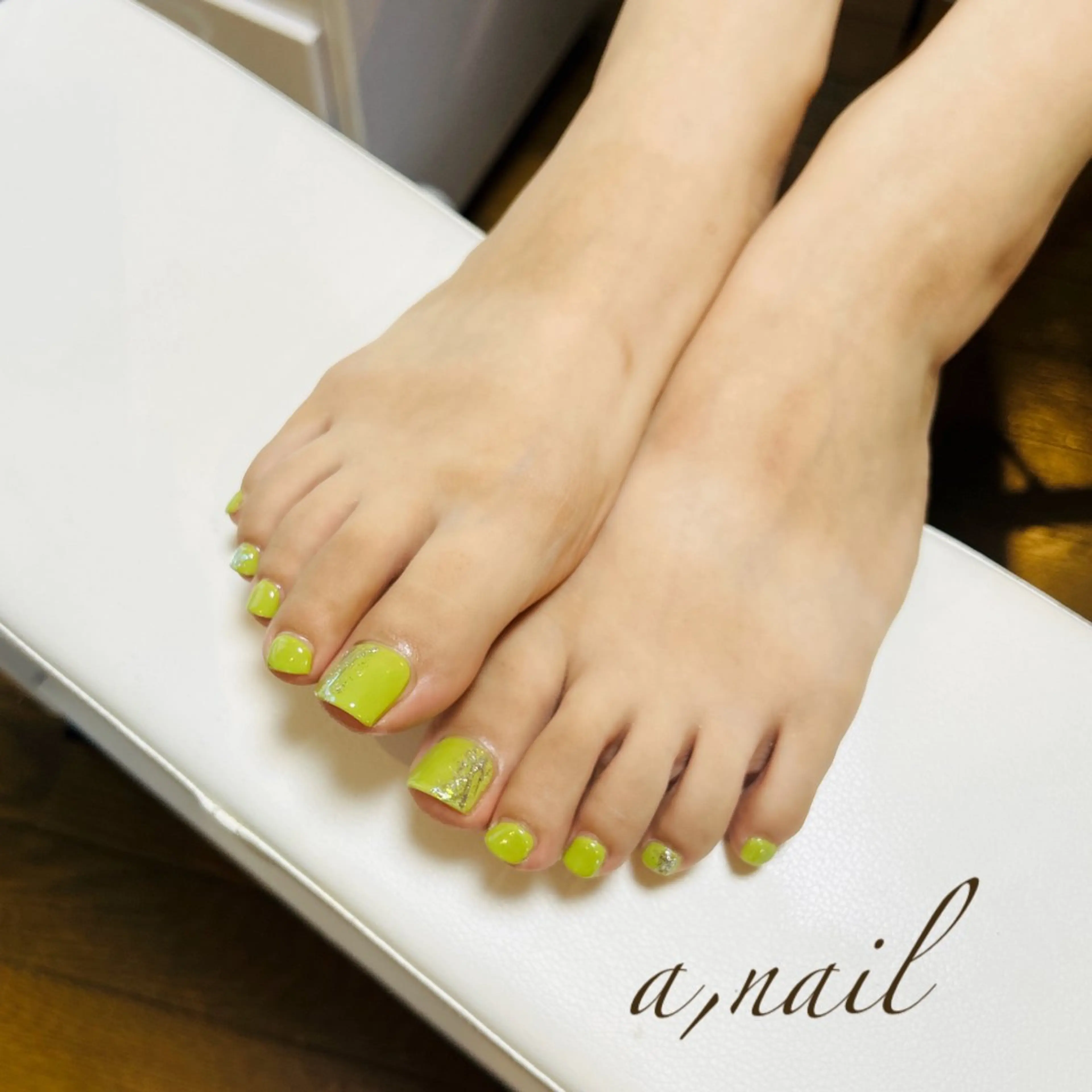 ネイル オーロラネイル フットネイル ジェルネイル グラデーション キラキラネイル フットネイル ネイルサロン エーネイルのネイルデザイン