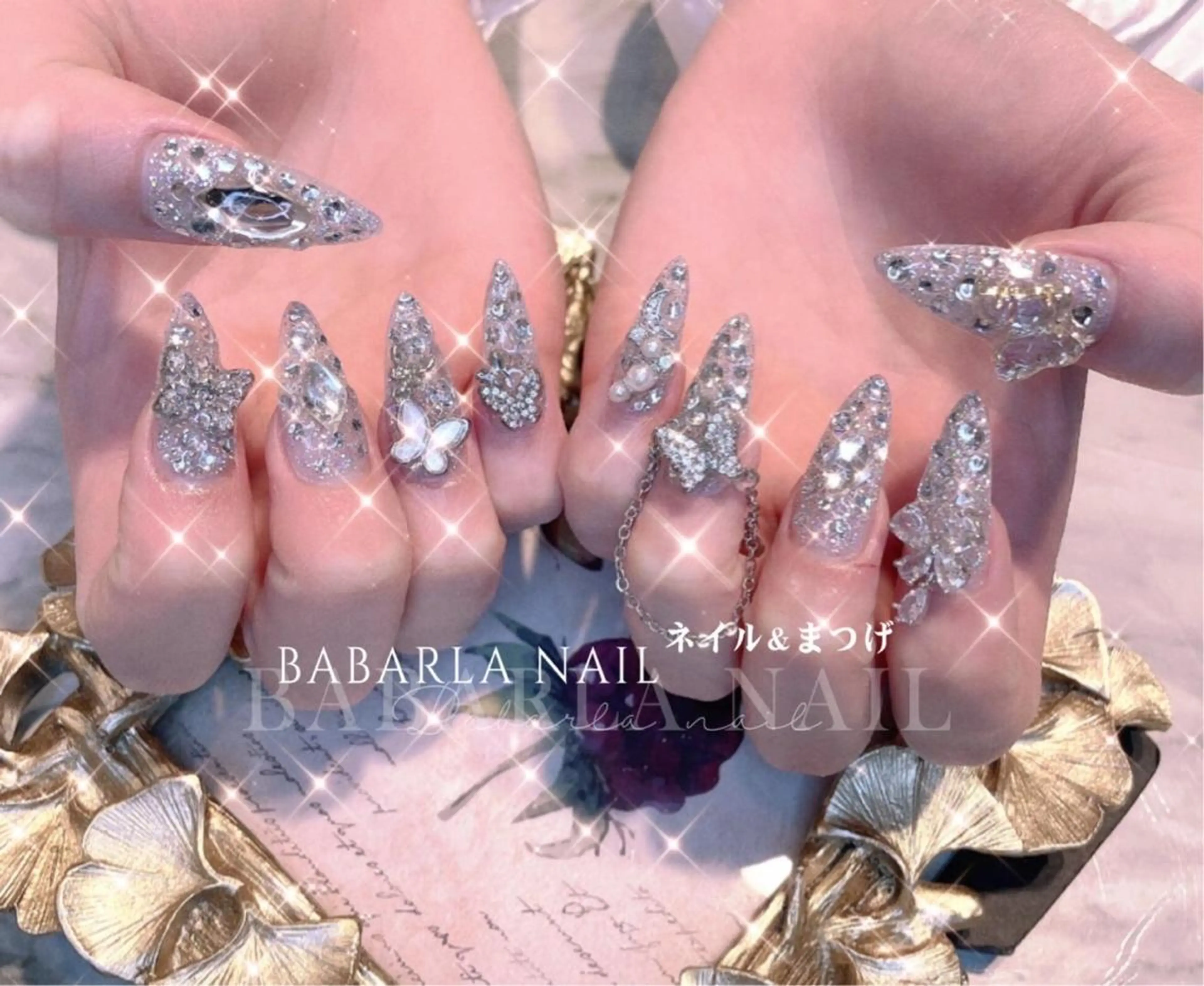 ネイル ドット キラキラネイル ストーンネイル Babarla Nailのネイルデザイン