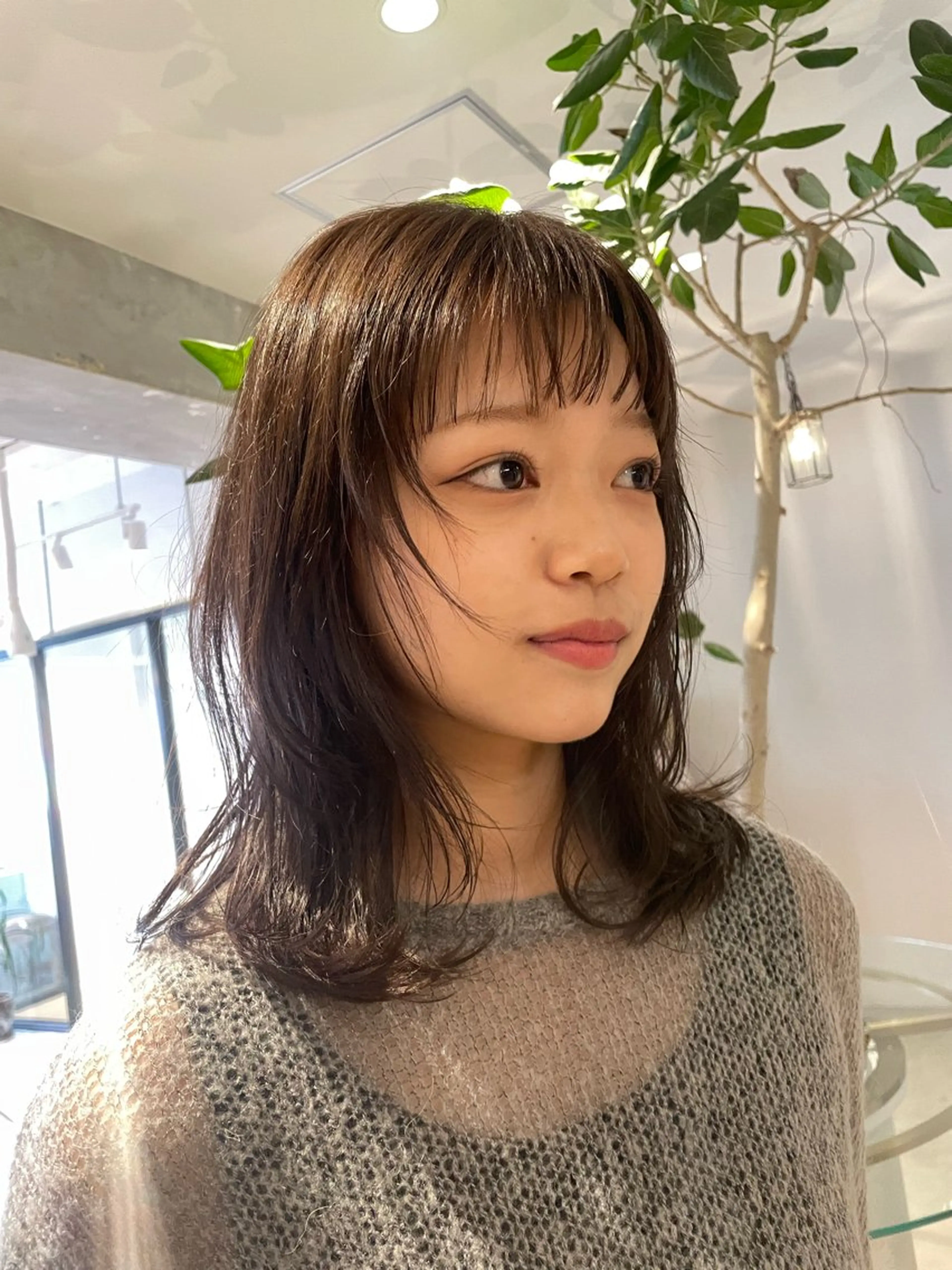 ミディアム カラー アッシュ ブリーチ ブリーチなしカラー 🤍透明感カラー/ レイヤー/SUのヘアスタイル