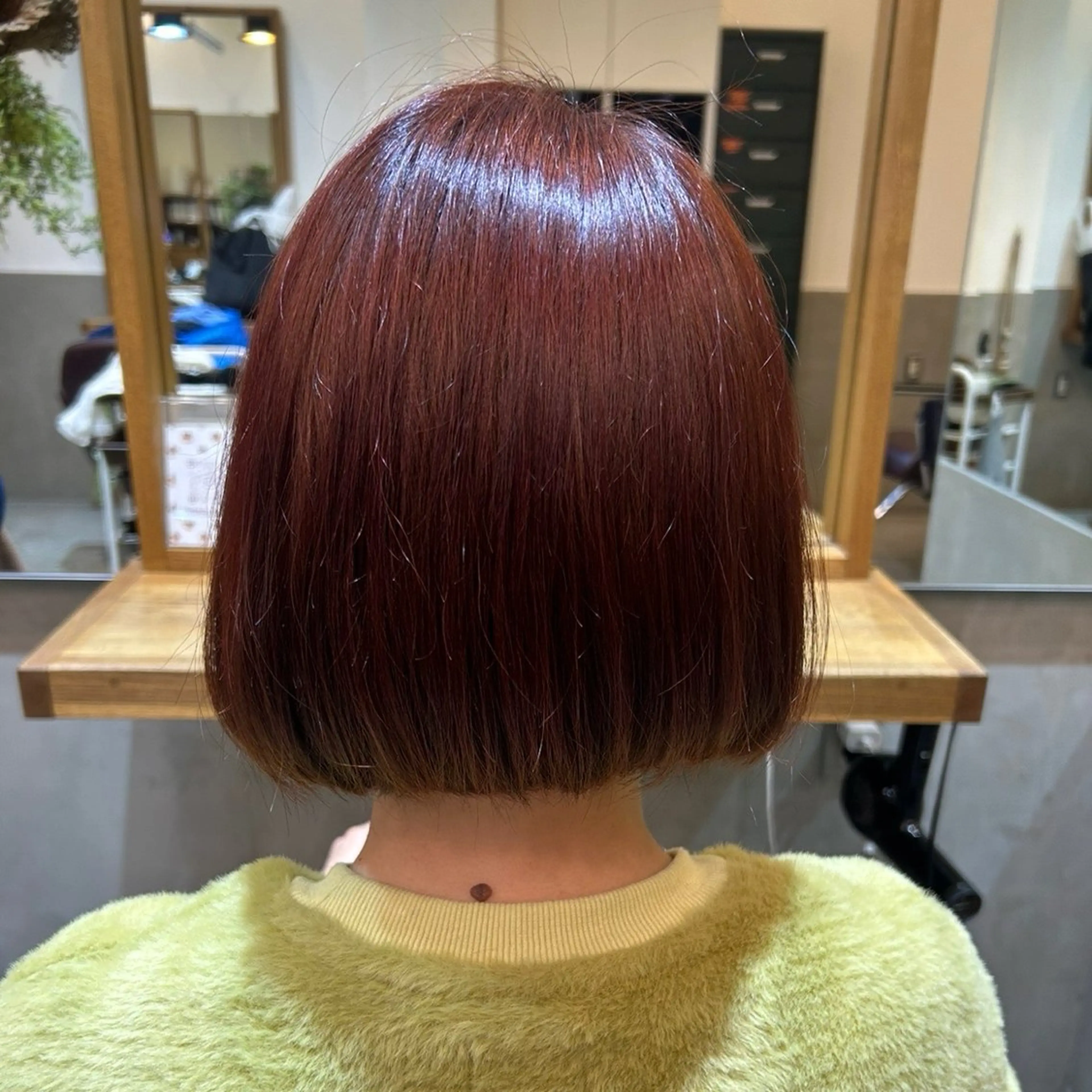 カラー ヘアカラー 若狭 彩花のヘアスタイル