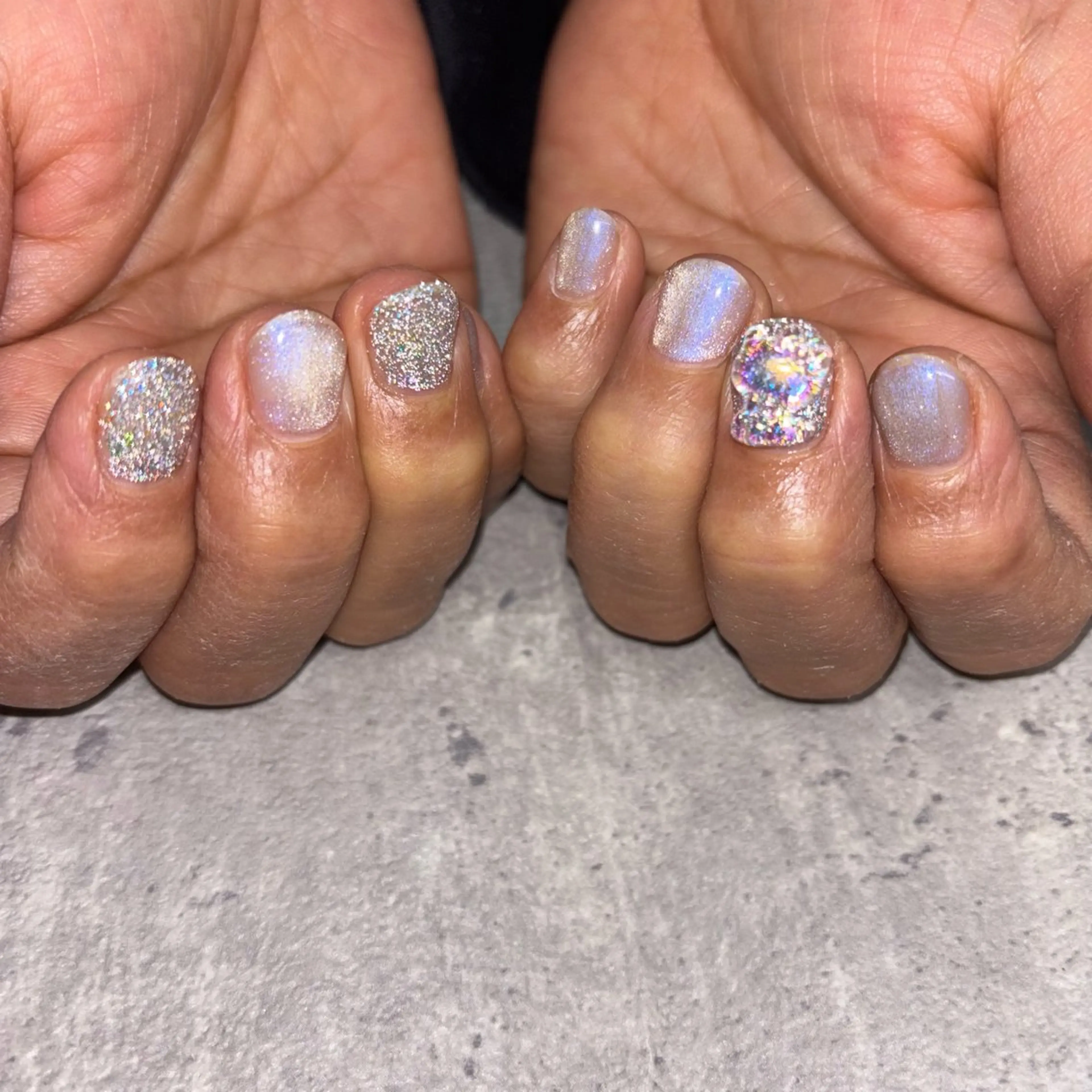 ネイル オーロラネイル ハンドネイル RE💟N.NAIL ラテン系お姉さんのネイルデザイン