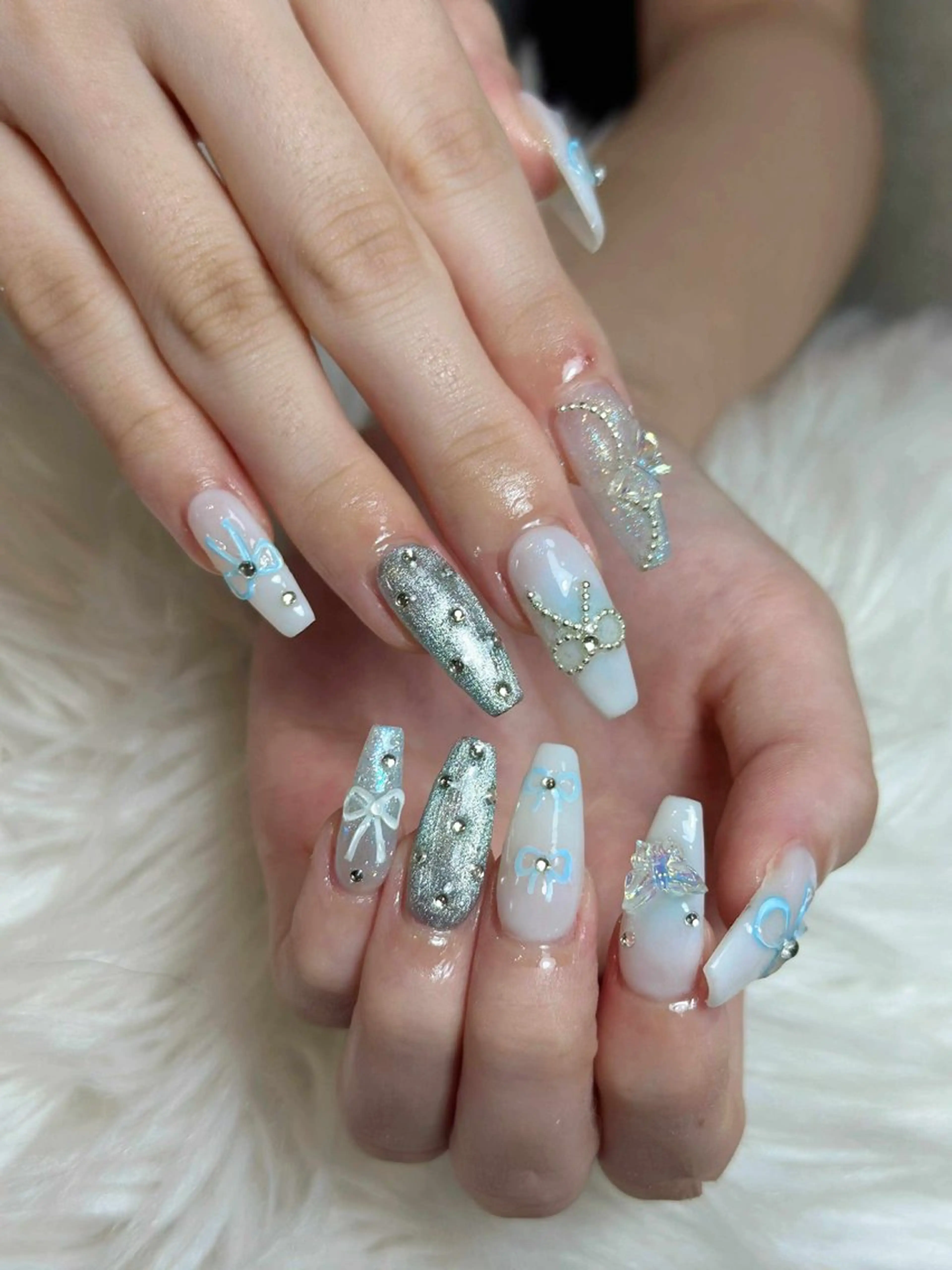 ネイル フレンチネイル ジェルネイル キラキラネイル 韓国ネイル マグネットネイル Julli NailStudioのネイルデザイン