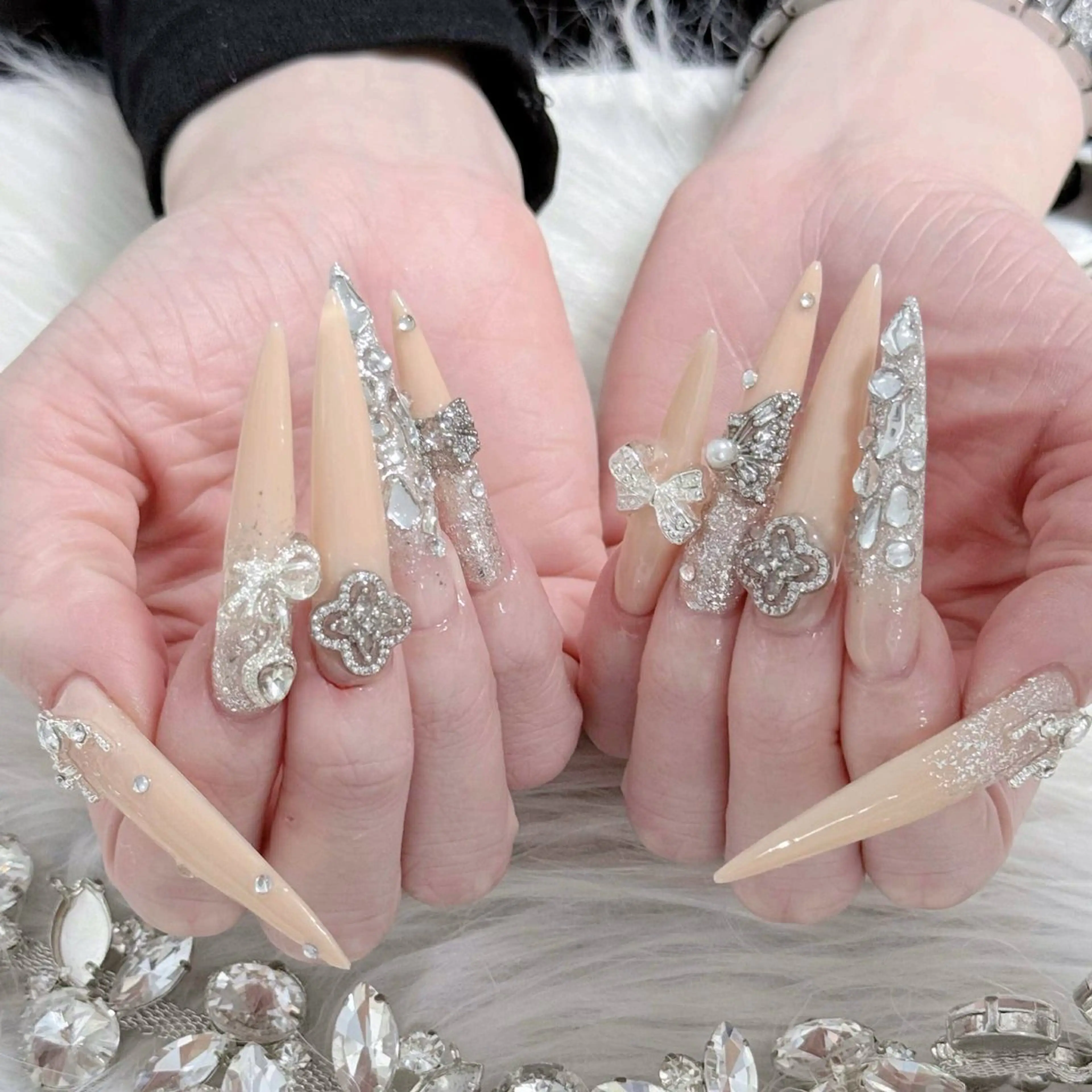 ネイル オーロラネイル クリアネイル 成人式 フラッシュネイル ジェルネイル ハンドネイル Amee Nail Salonのネイルデザイン