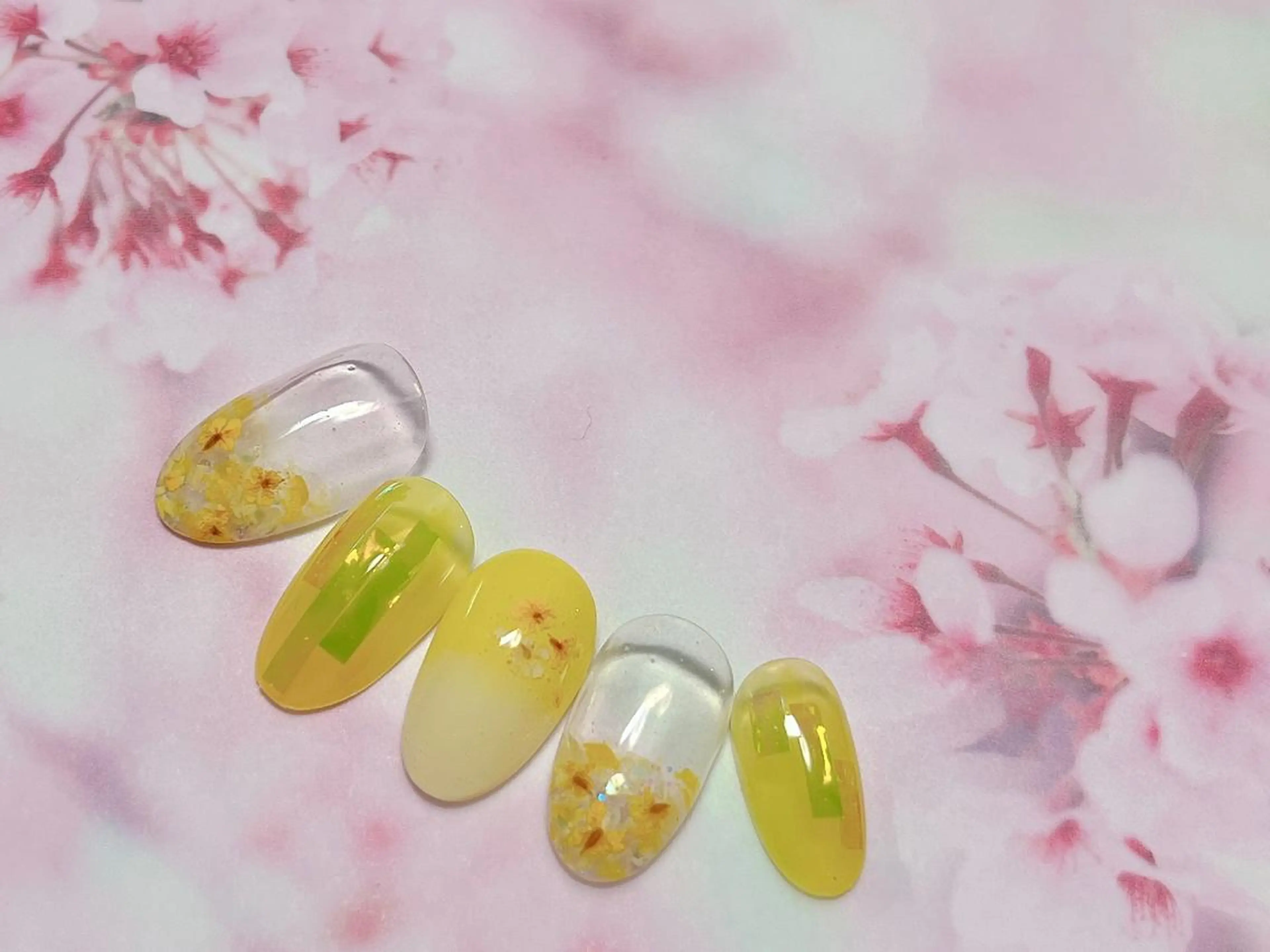 ネイル 春ネイル ハンドネイル ネイルサロン アティロン所属・ネイルサロン アティロンのネイルデザイン