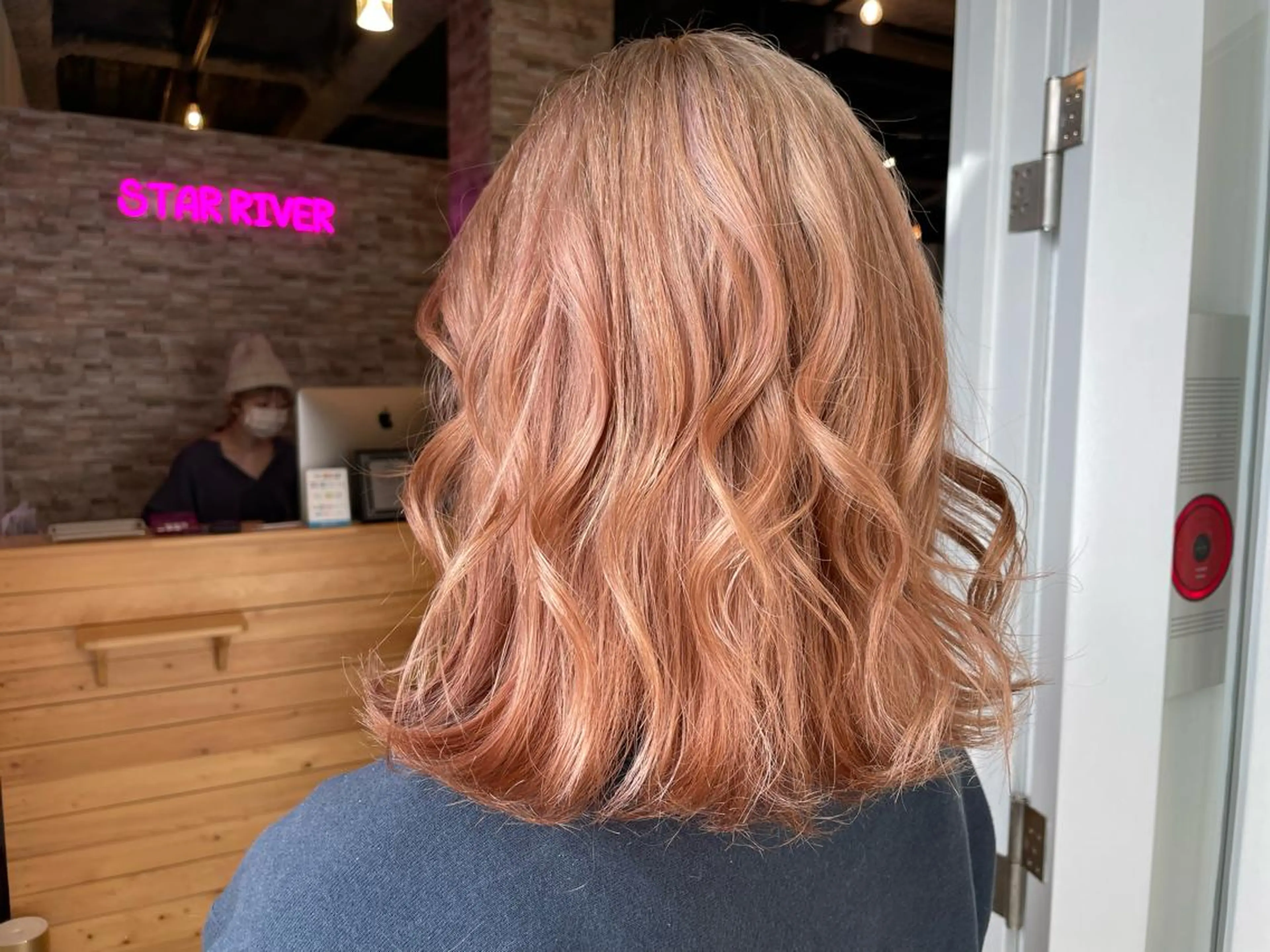 ミディアム SALOWIN心斎橋Suite店所属・洗っても取れない 髪質改善|OJIROのヘアスタイル