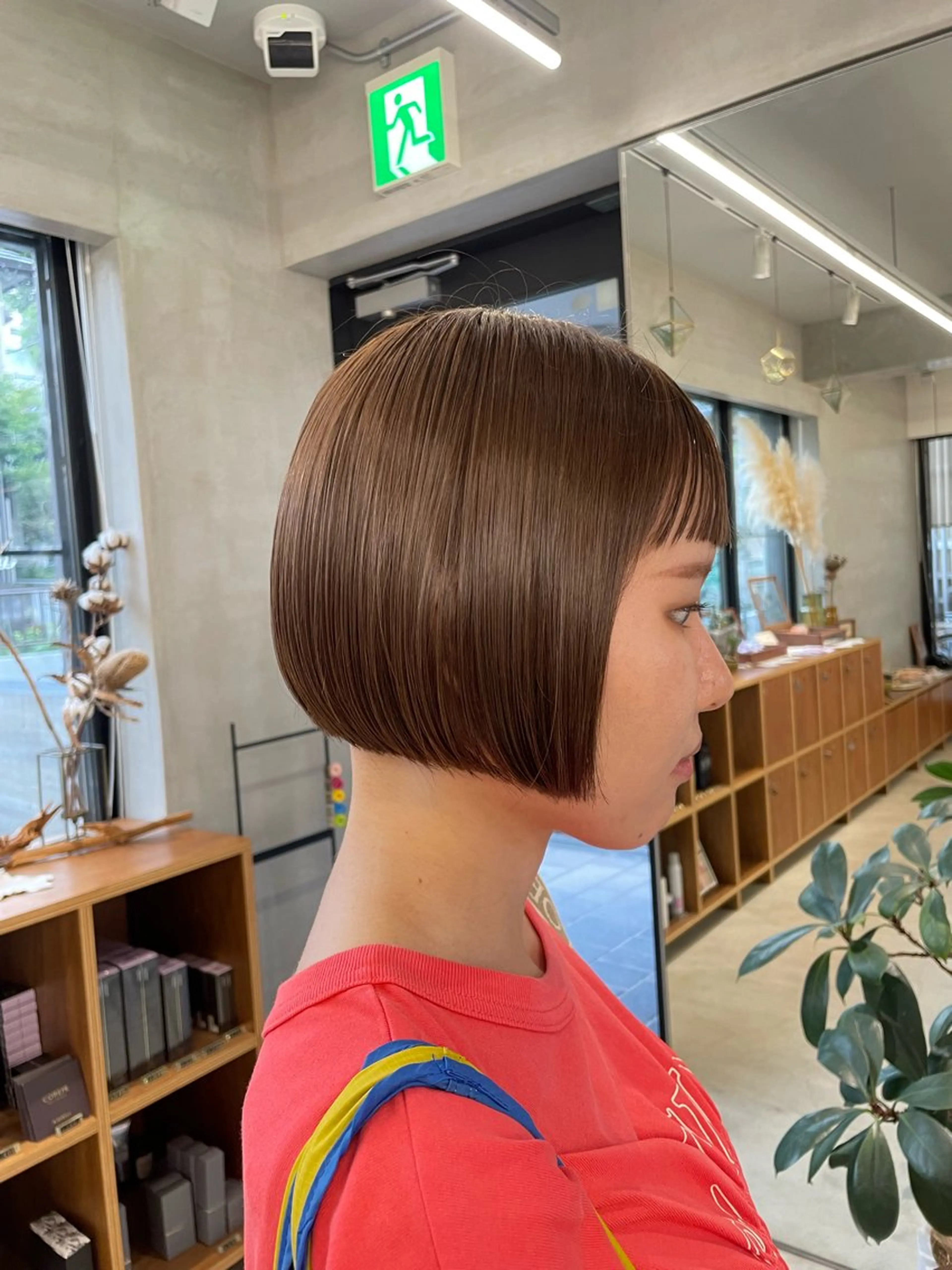 カラー ベージュカラー ボブ 鶴井 美空のヘアスタイル