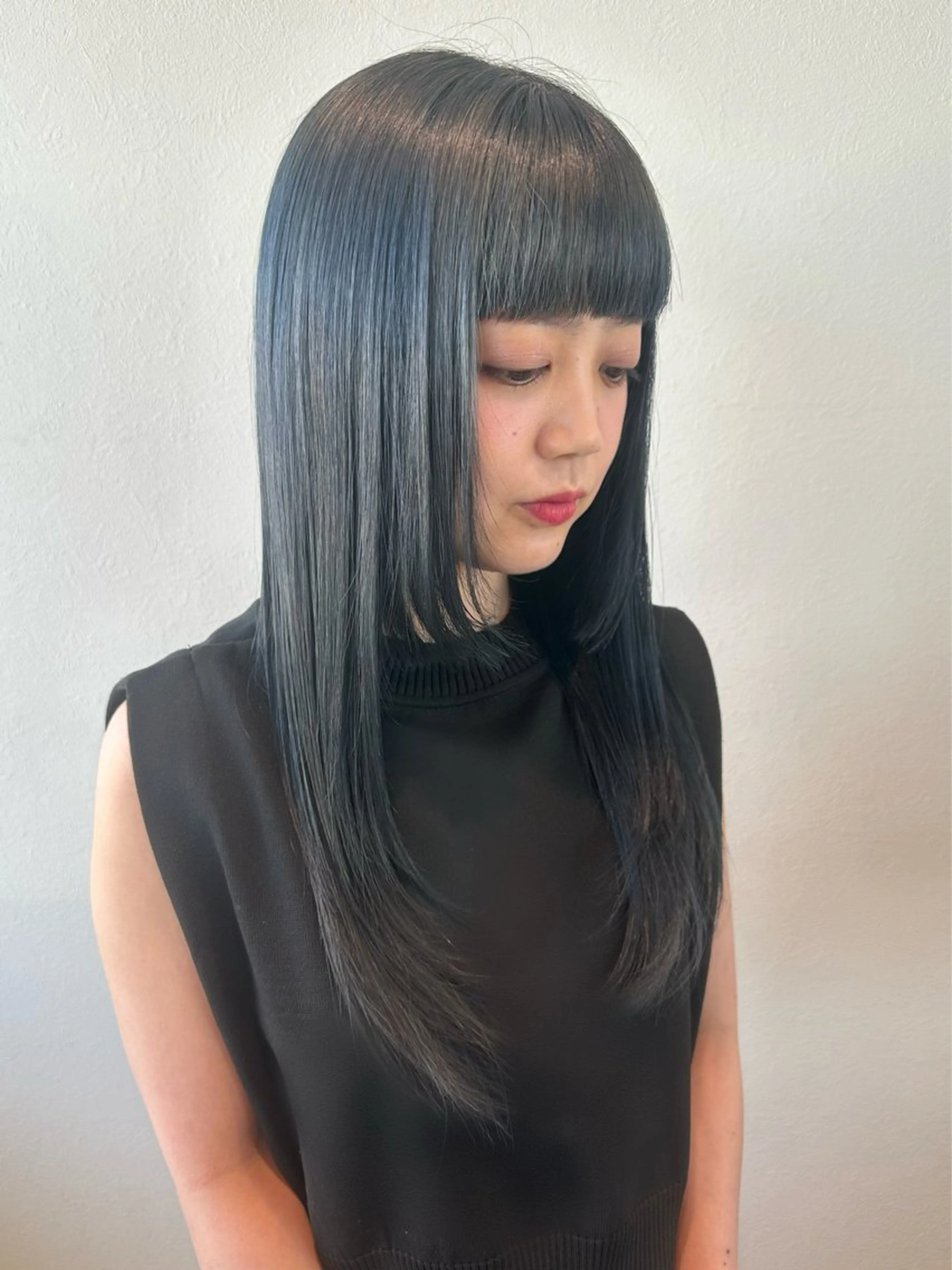 ロング カラー ブルーカラー カット ヘアカラー トリートメント 間水 和樹のヘアスタイル