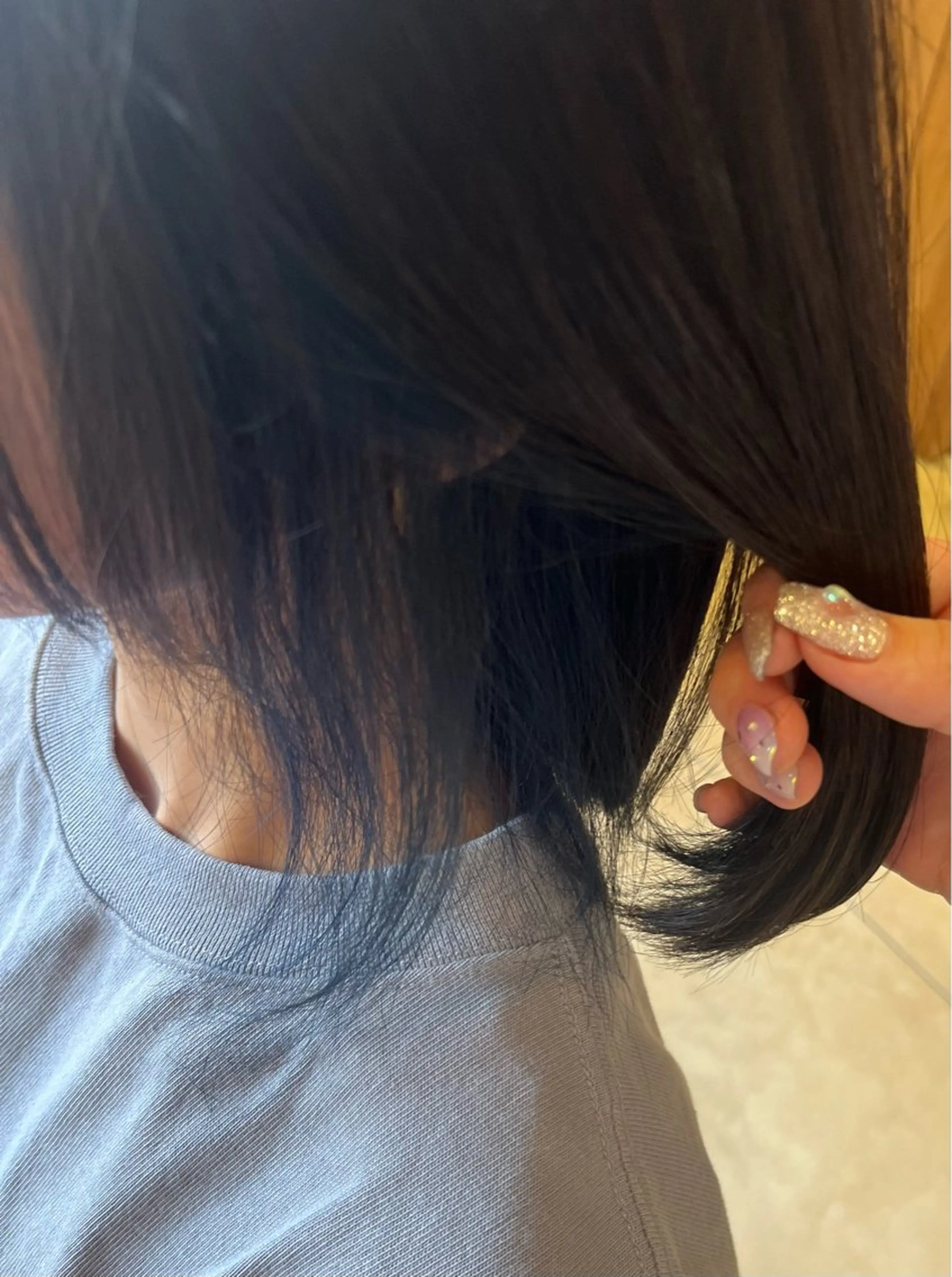 カラー 安達 葵のヘアスタイル