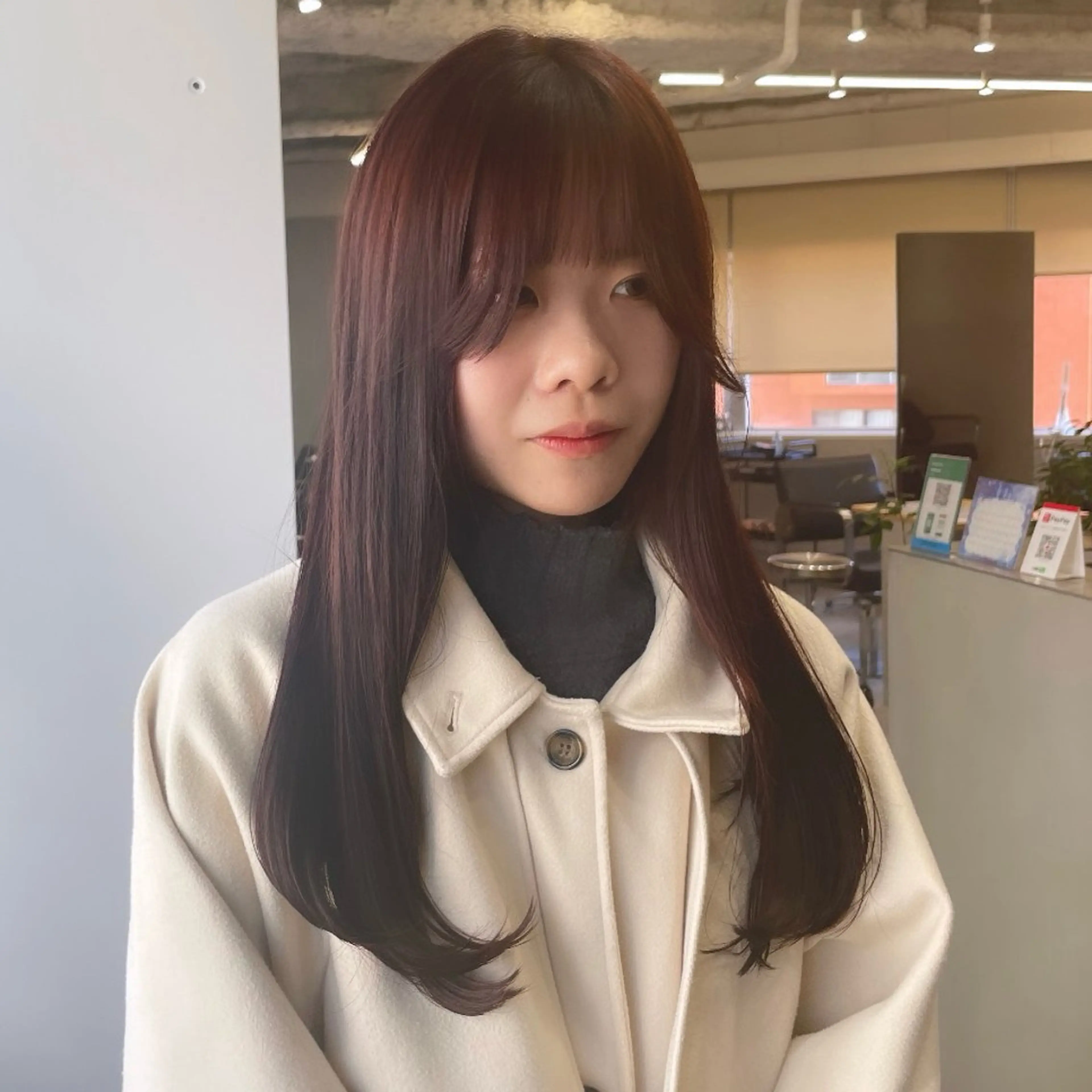 ロング カラー ブリーチ ブリーチなしカラー レッドカラー Rui/透明感カラー 暖色/レイヤーカットのヘアスタイル