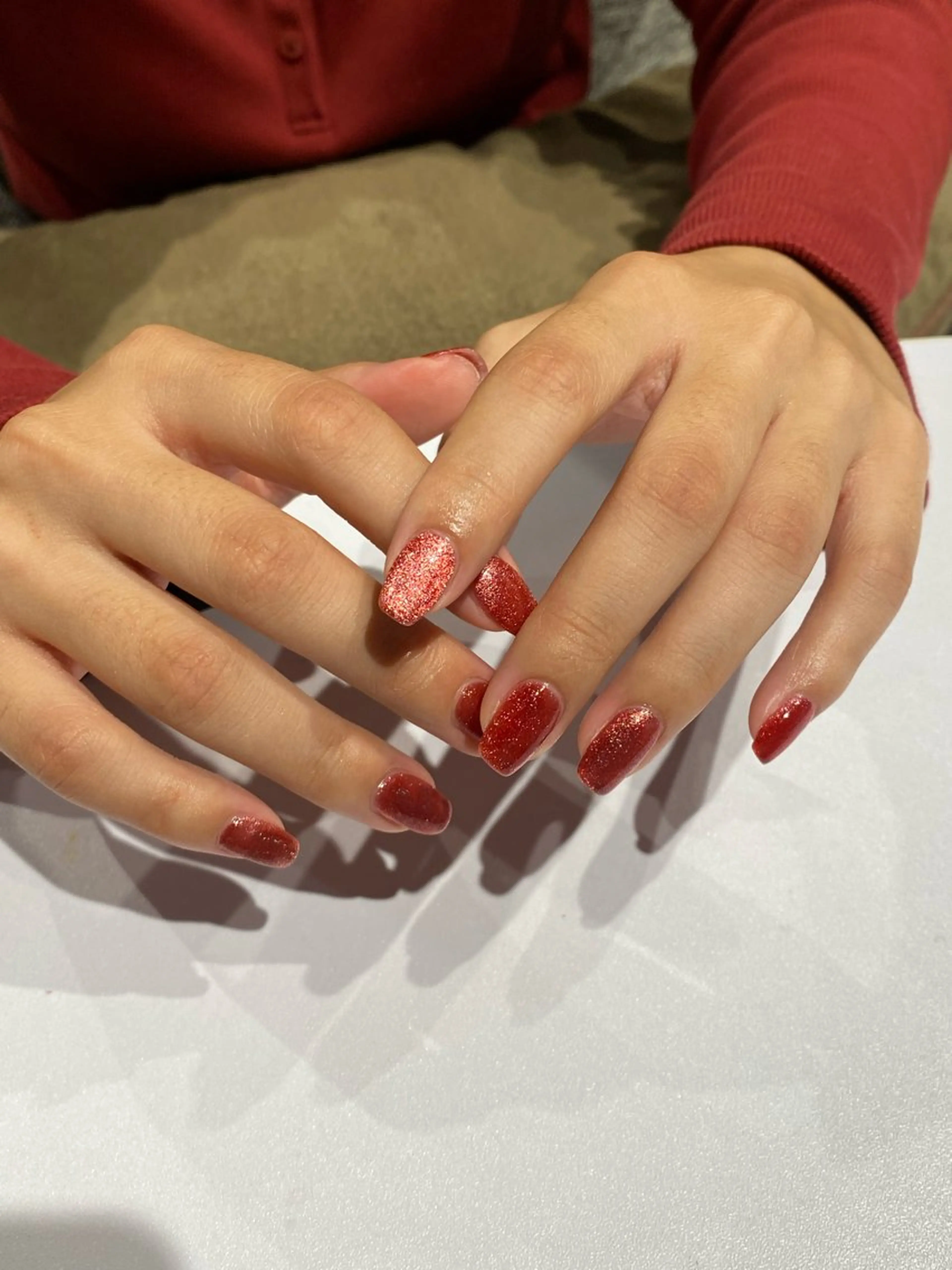 ネイル マグネットネイル 赤色 effory所属・hinano 札幌大通りのネイルデザイン