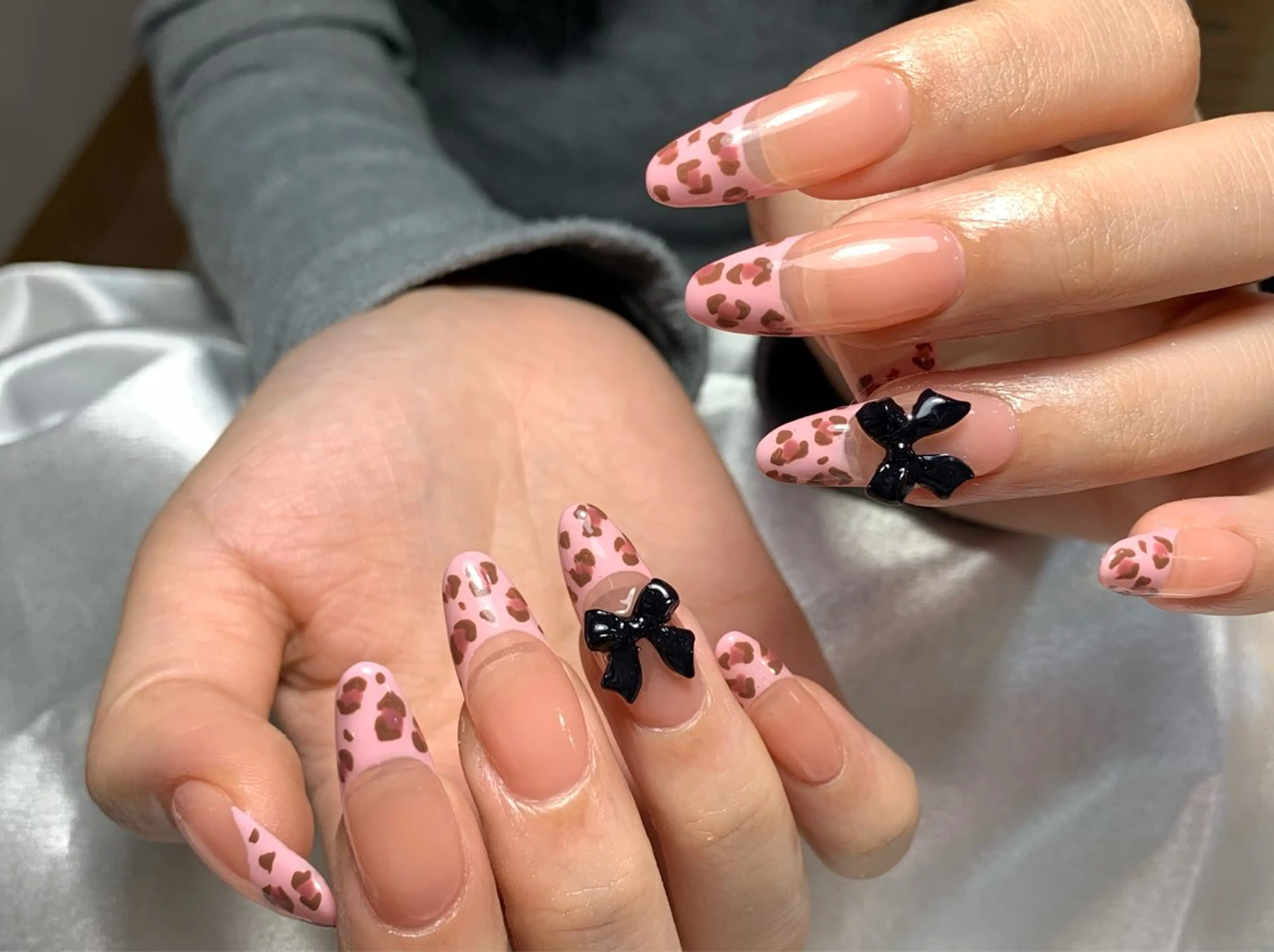 ネイル ブルー チークネイル フレンチネイル ハート ホログラムネイル ハンドネイル インフィニティ ネイルサロンのネイルデザイン