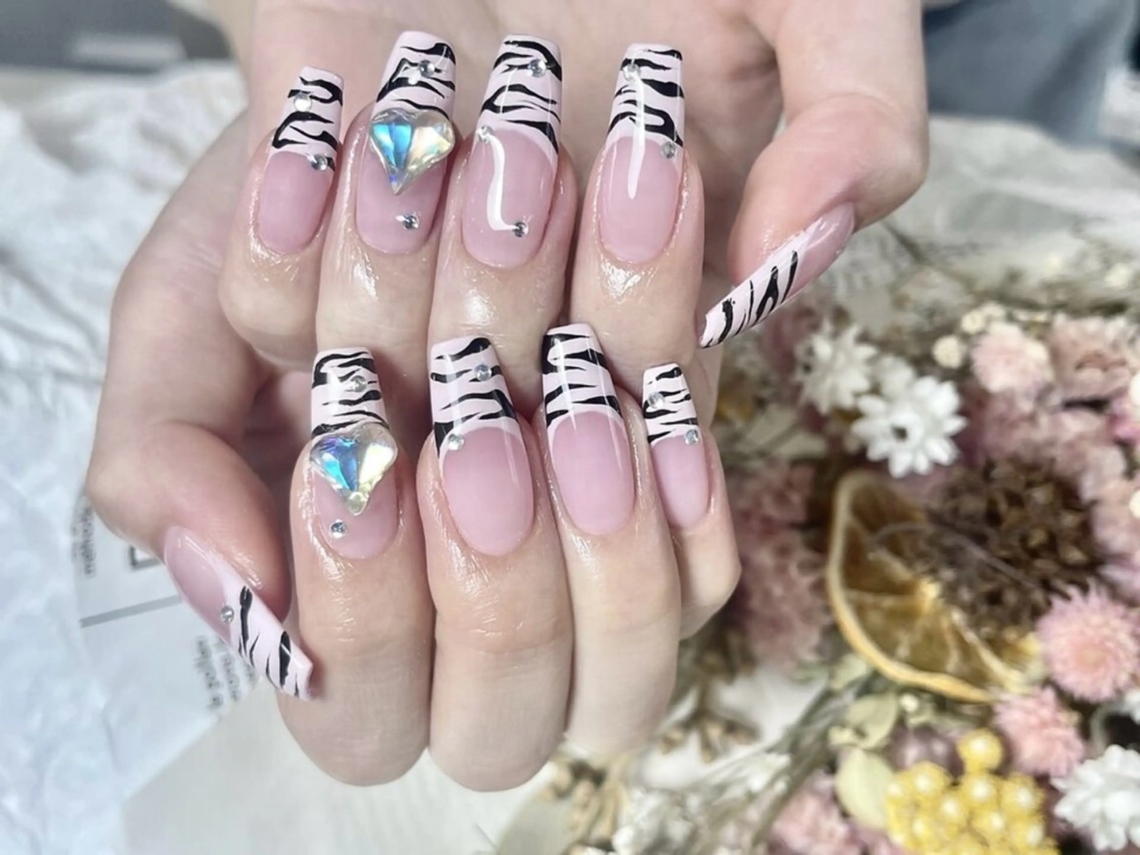 メンズ ネイル アートネイル フレンチネイル ジェルネイル キラキラネイル パラジェル ハンドネイル Bloom スカルプ専門店のネイルデザイン