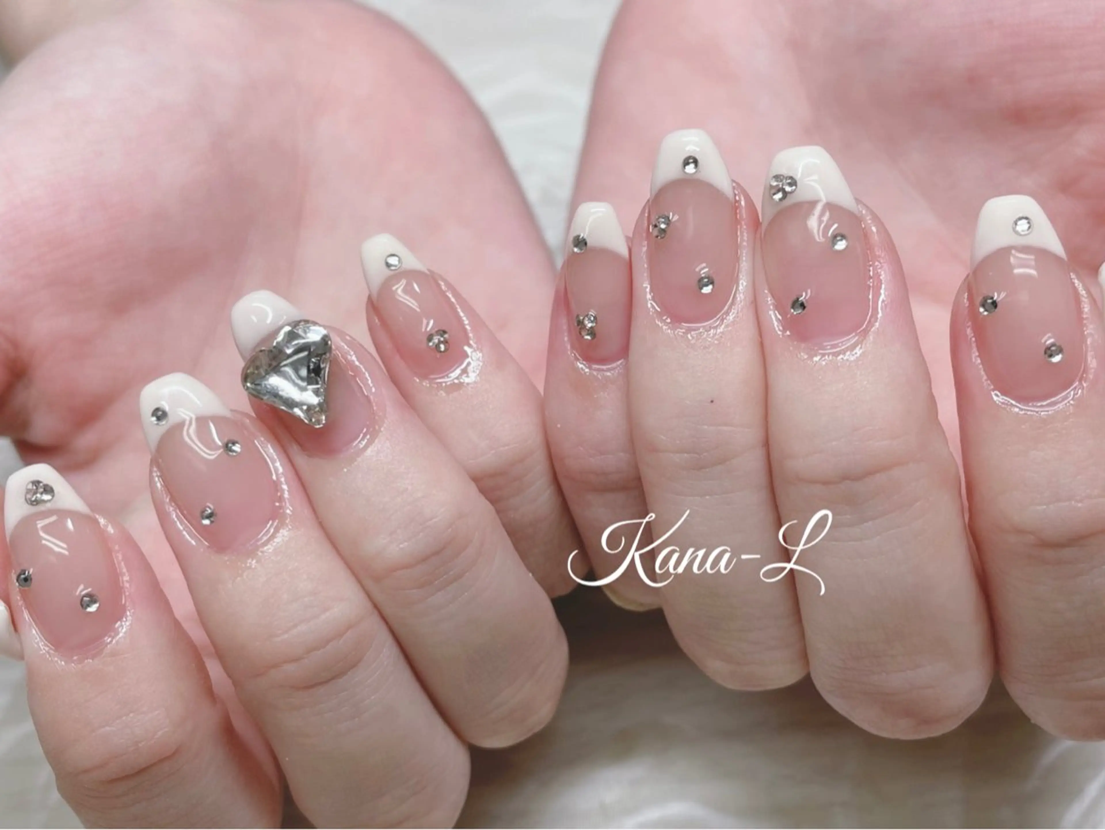 ネイル フレンチネイル ジェルネイル ハート パラジェル ストーンネイル 芦辺 香奈のネイルデザイン