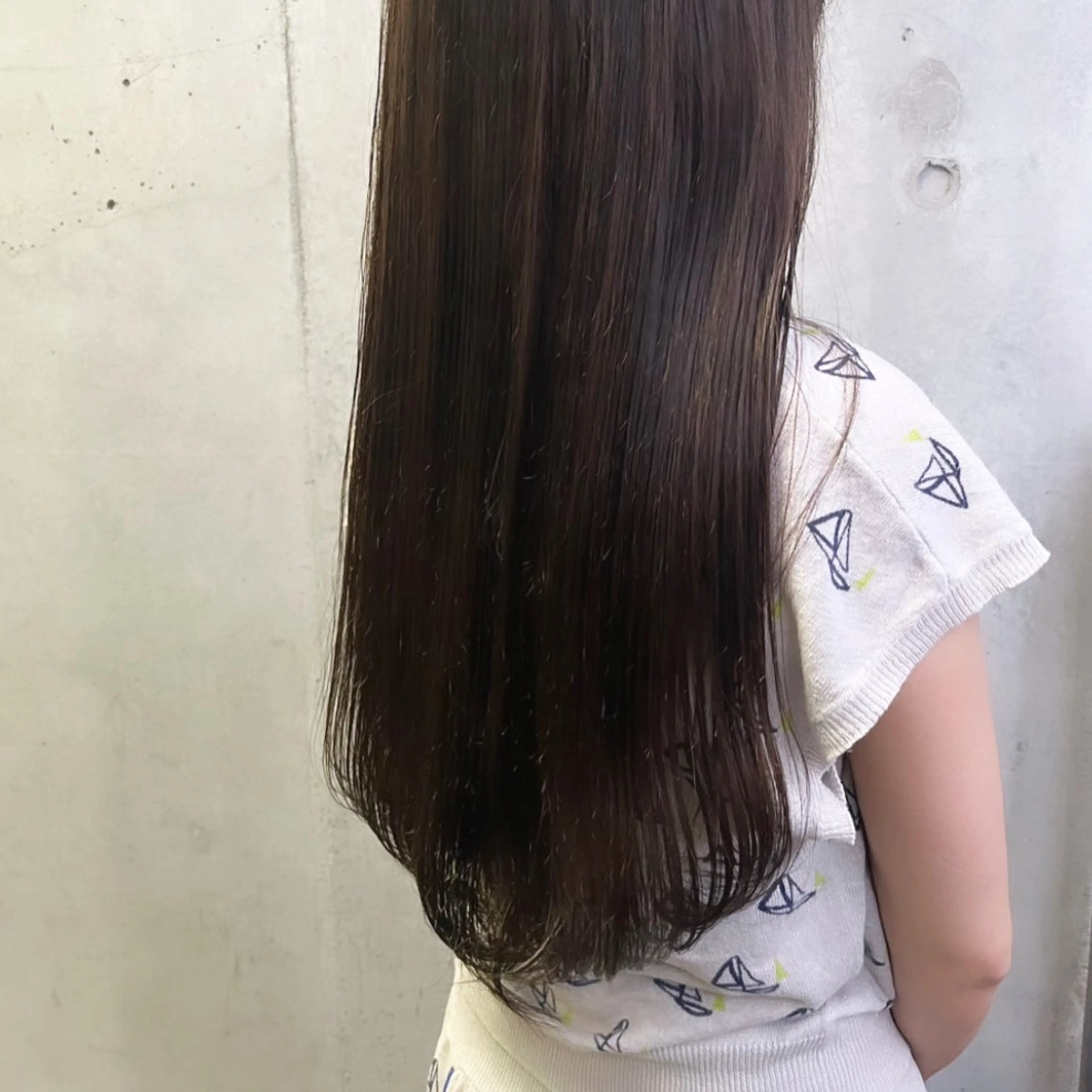 ミディアム カラー カジュアルを女っぽく 𝗮𝘆𝗮𝗰𝗼のヘアスタイル