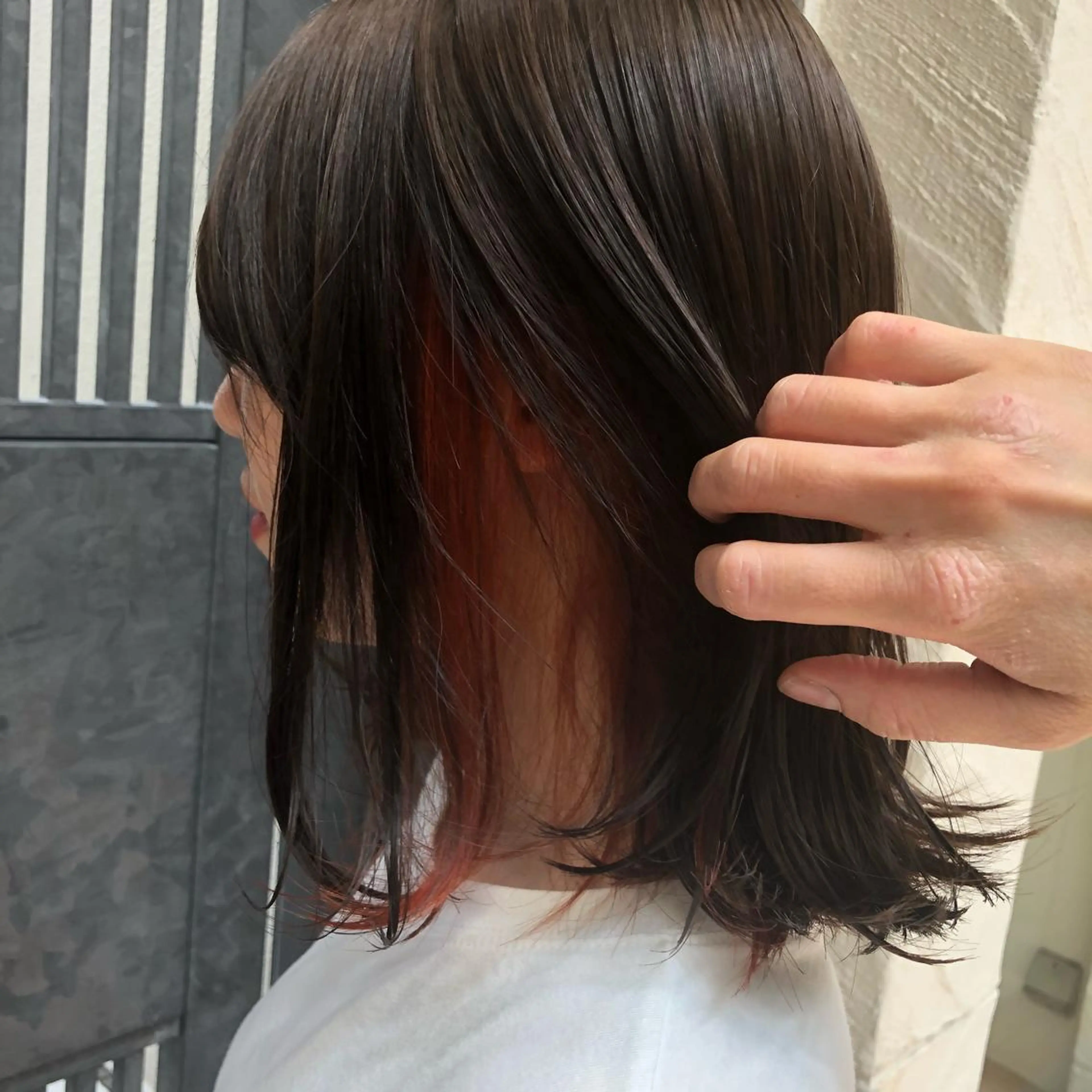 ミディアム カラー ウルフカット／吉村 桃子のヘアスタイル