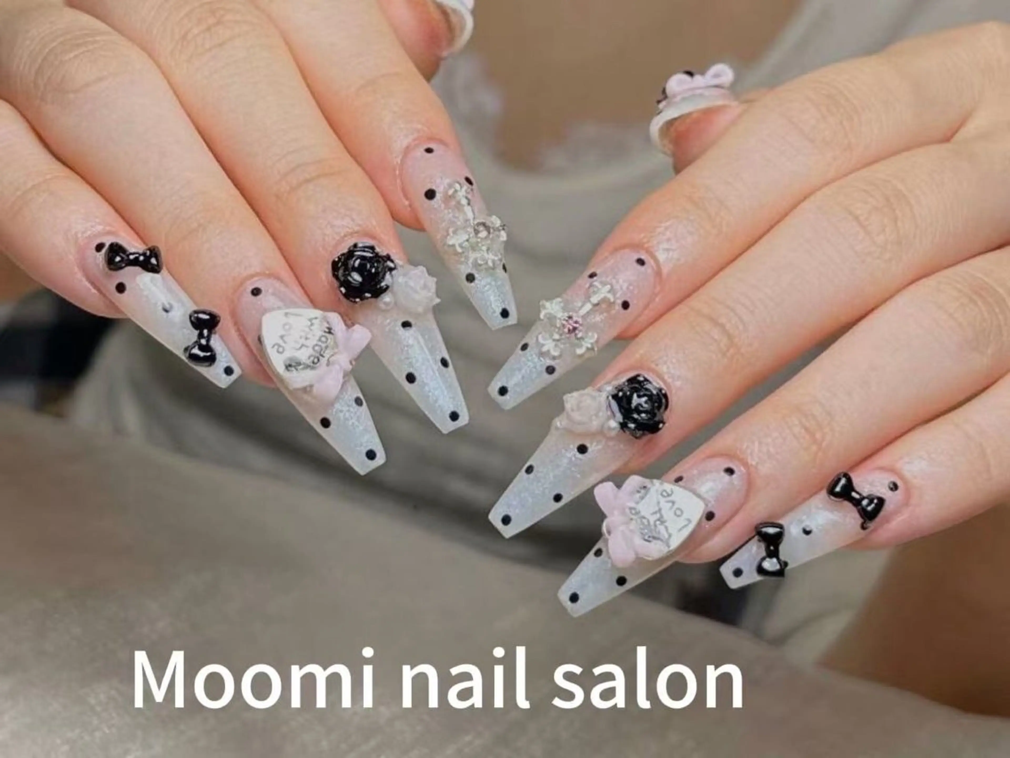 ネイル チークネイル フレンチネイル ジェルネイル グラデーション ハート ハンドネイル moomi nail スカルプ専門のネイルデザイン