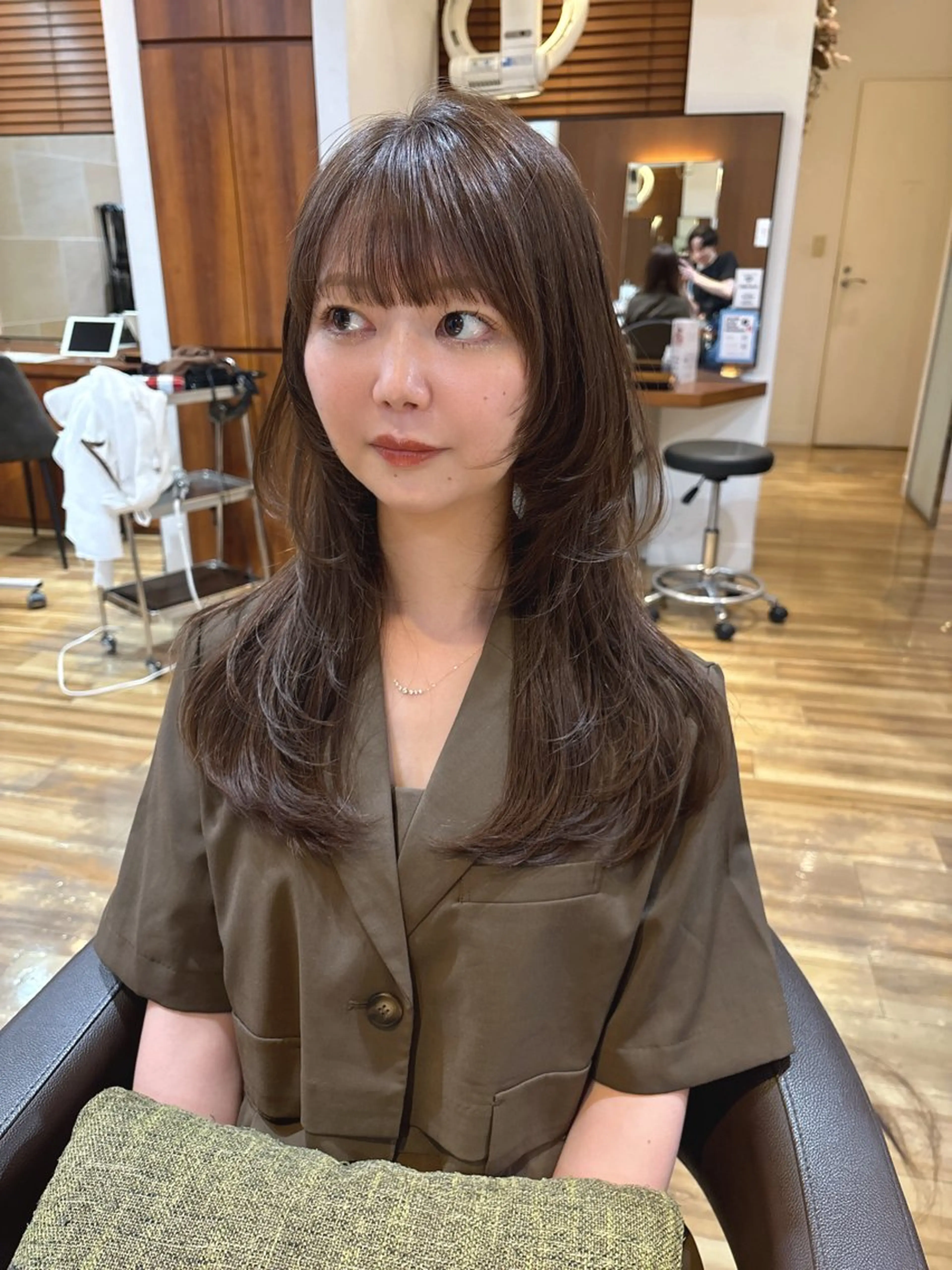 ロング カラー ベージュカラー オリーブベージュ レイヤーカット カット ヘアカラー トリートメント レイヤーカット /透明感/千葉怜寿のヘアスタイル