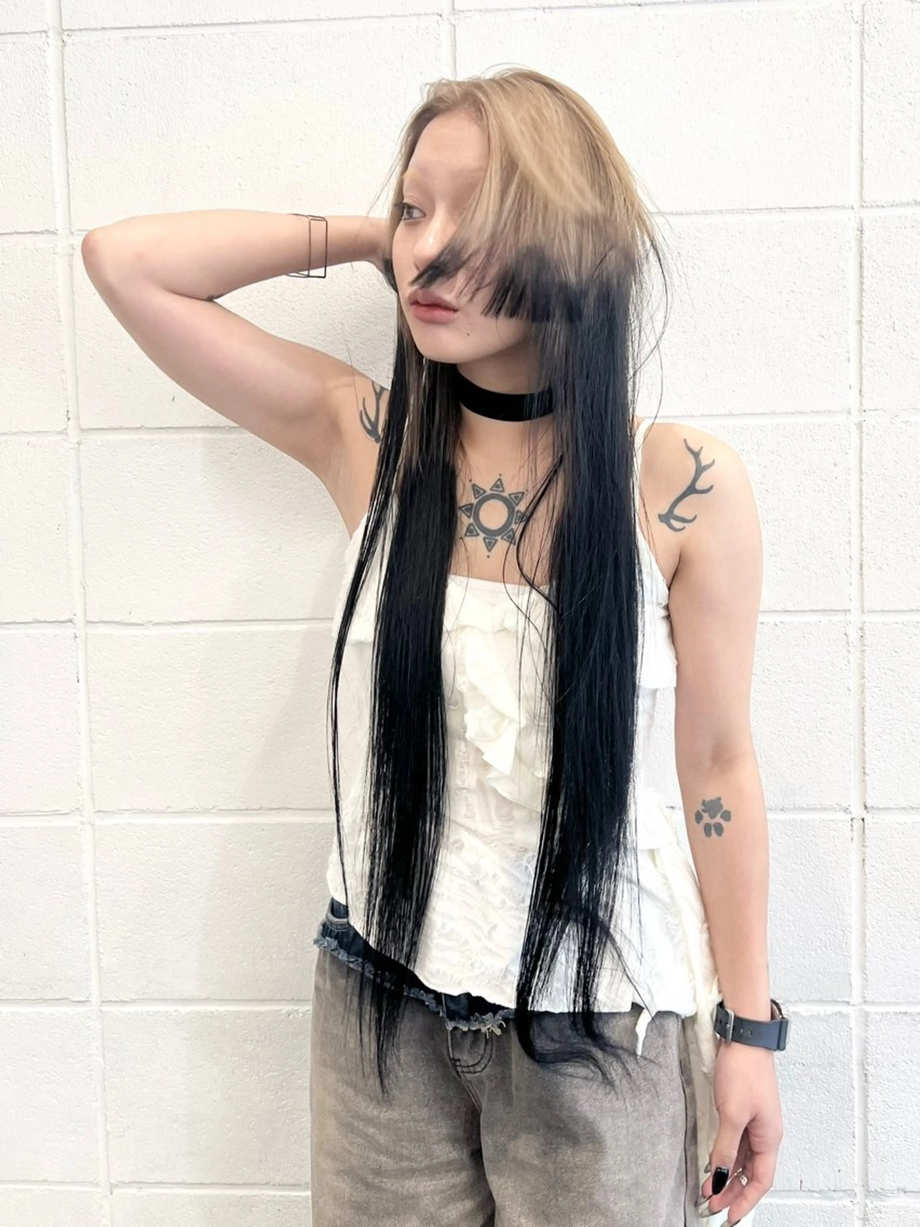 ロング カラー ベージュカラー 黒髪 ブリーチ ブルーカラー ブルーブラック カット ヘアカラー トリートメント HARU//原宿🤍 リピート率NO.1のヘアスタイル