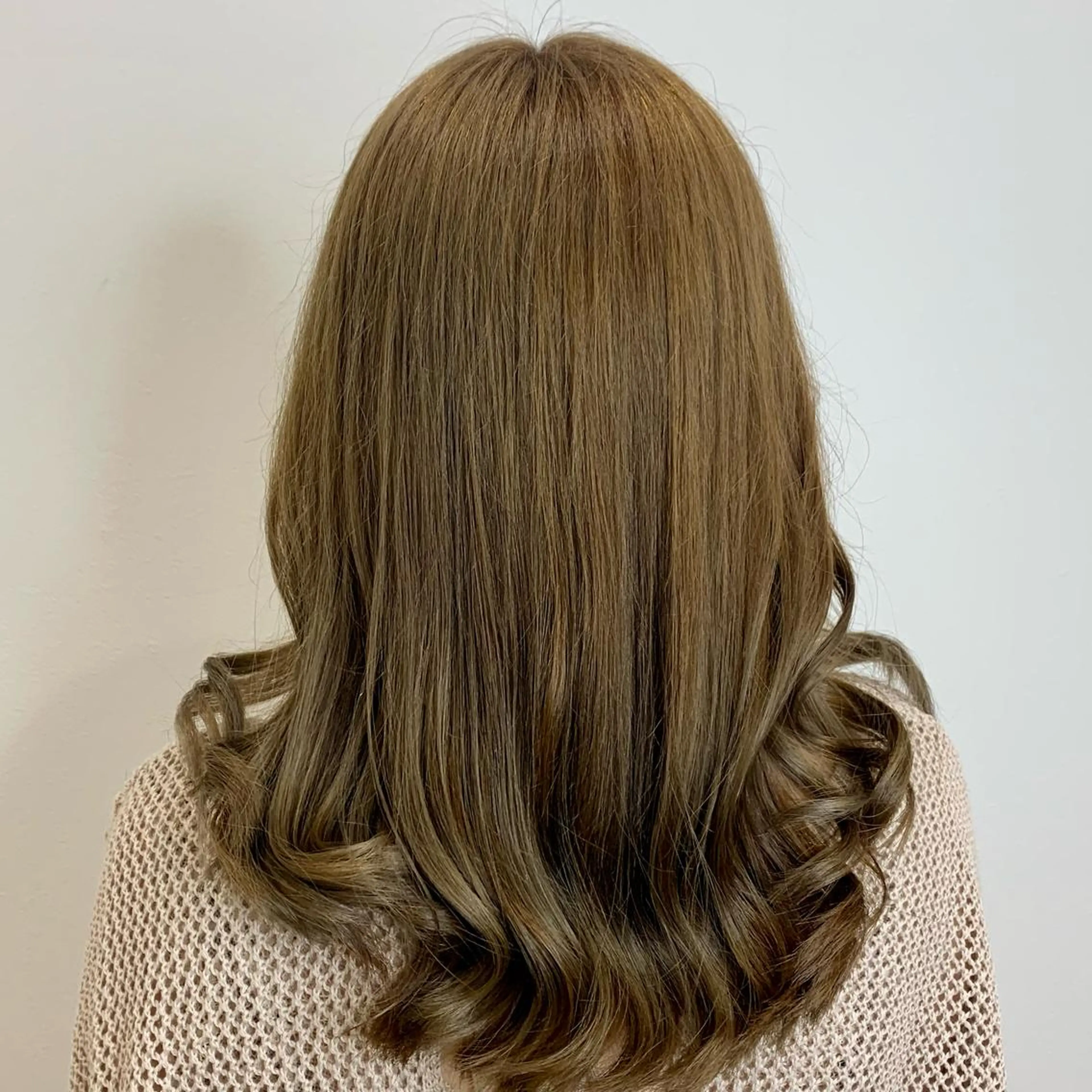 セミロング カラー ダブルカラー グレージュ ミルクティーグレージュ ヘアカラー トリートメント ViVi by freedomのヘアスタイル