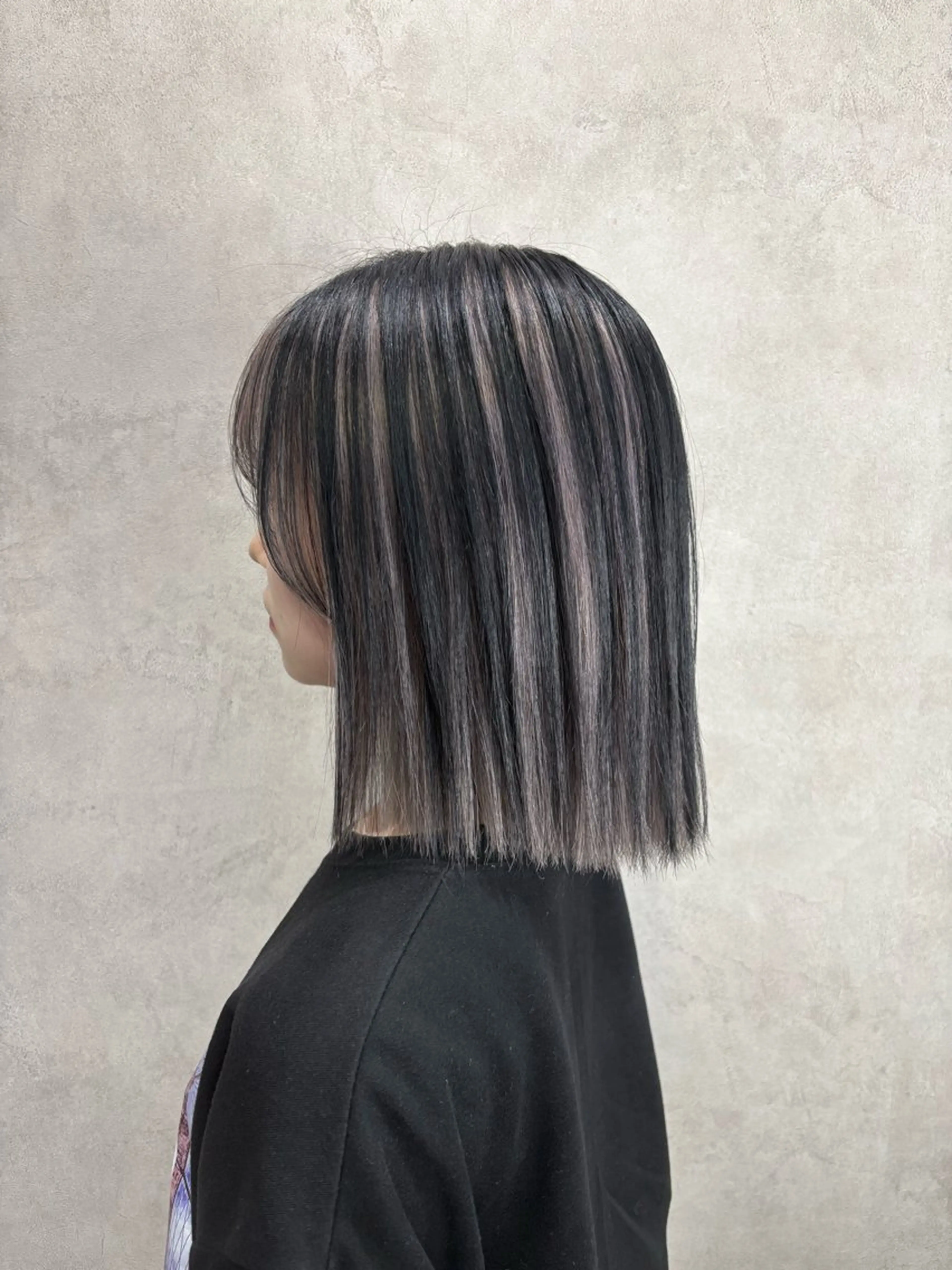 ミディアム カラー ブリーチ シルバー ホワイトシルバー ヘアカラー 💎色落ち綺麗に白肌 ラベンダー💎りんのヘアスタイル