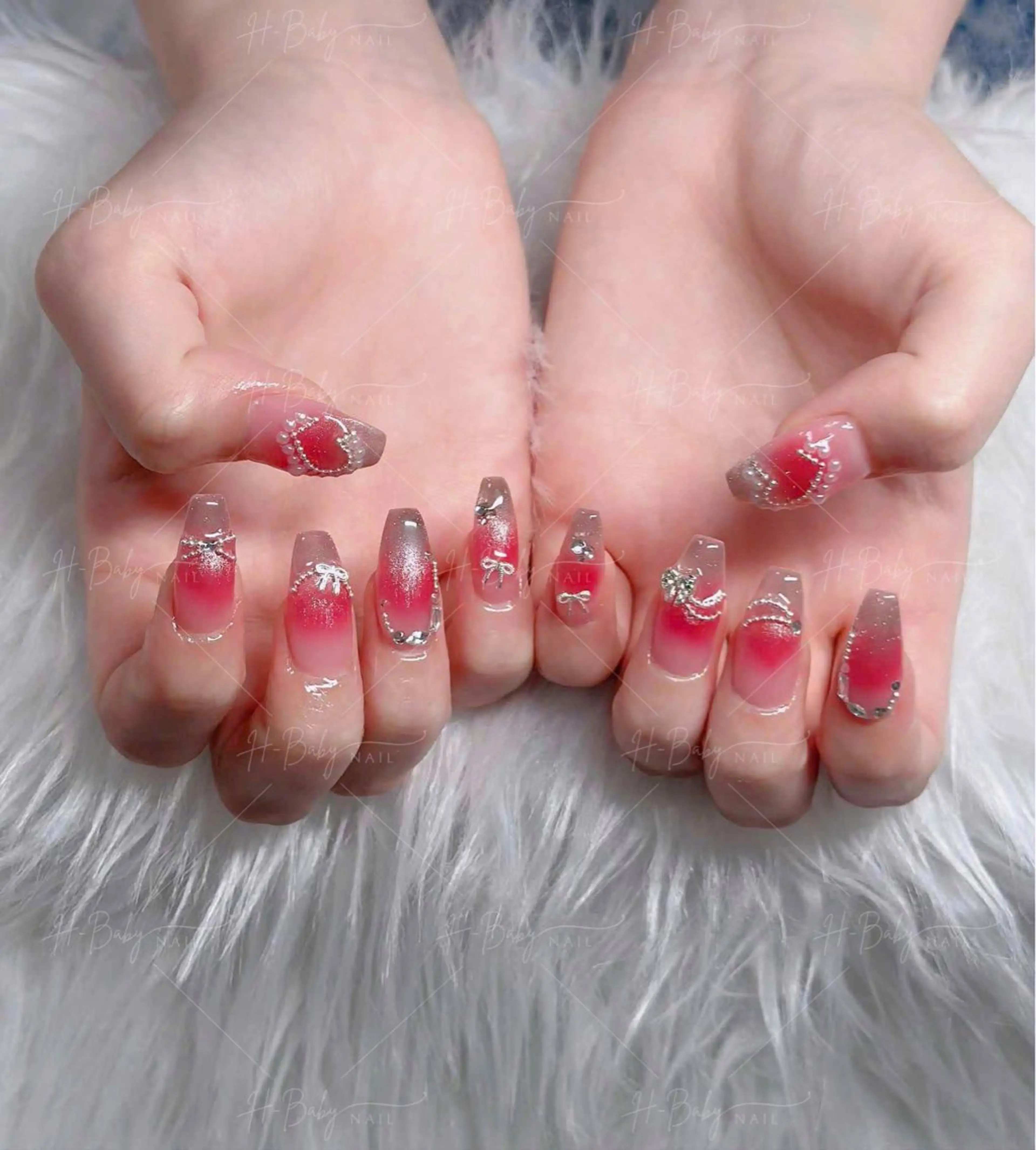 ネイル オーロラネイル フレンチネイル ジェルネイル ハロウィン キラキラネイル H.baby Nail Salonのネイルデザイン