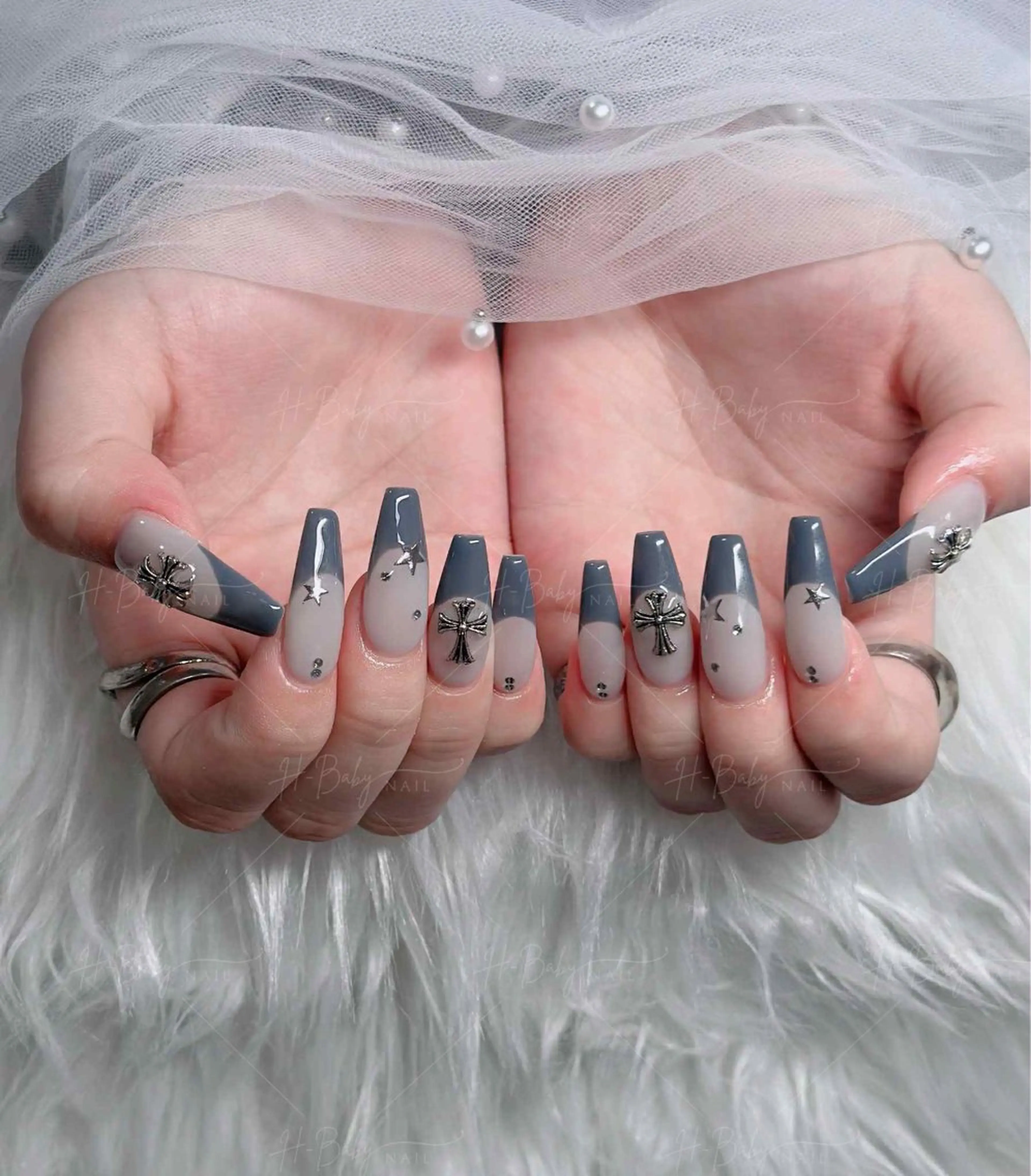 ネイル オーロラネイル フレンチネイル ジェルネイル ハロウィン キラキラネイル H.baby Nail Salonのネイルデザイン