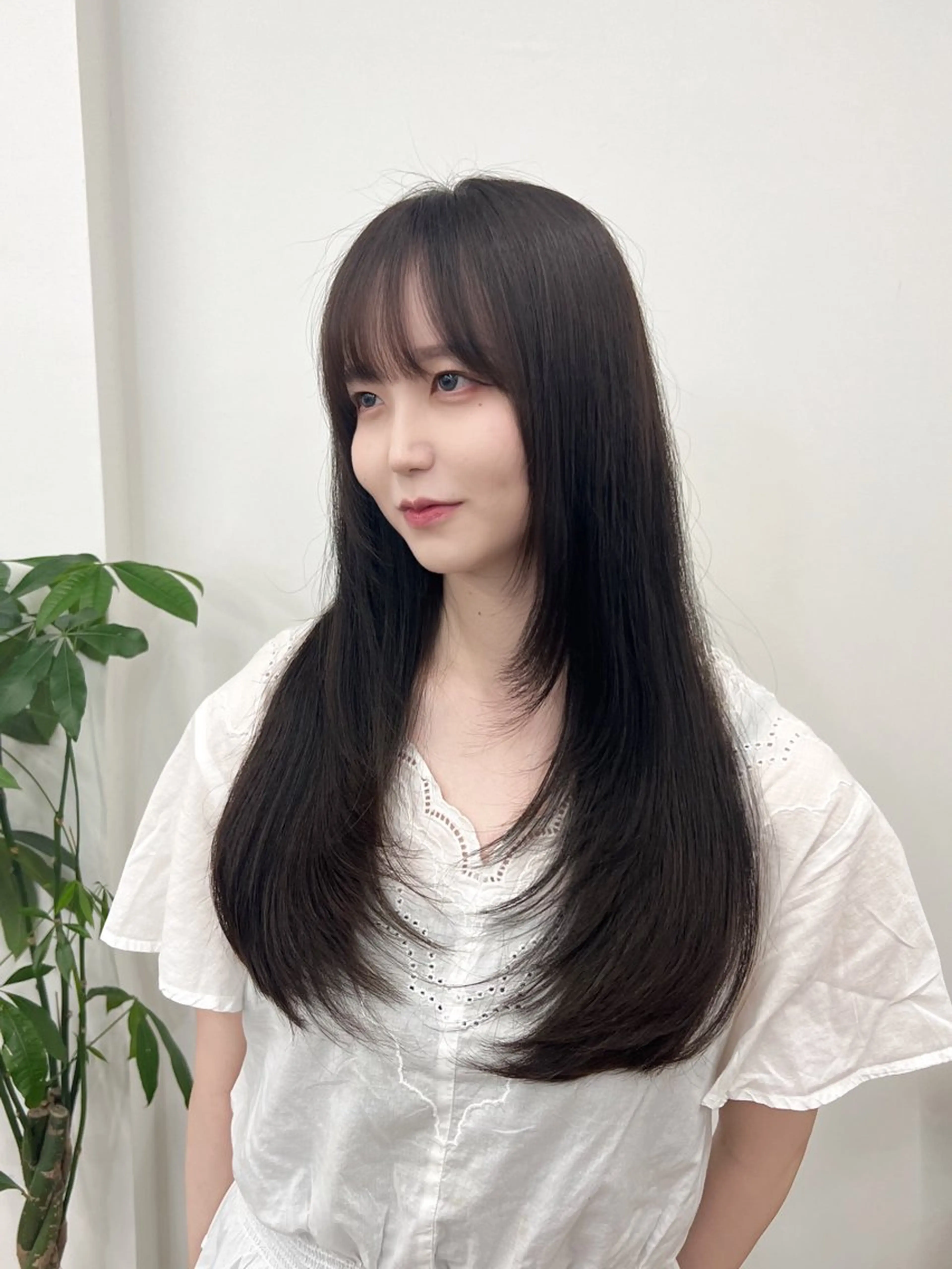 ロング カラー ダークグレー レイヤーカット トリートメント ワンホンレイヤー カット ヘアカラー トリートメント 武田涼レイヤーカット 髪質改善×縮毛矯正のヘアスタイル