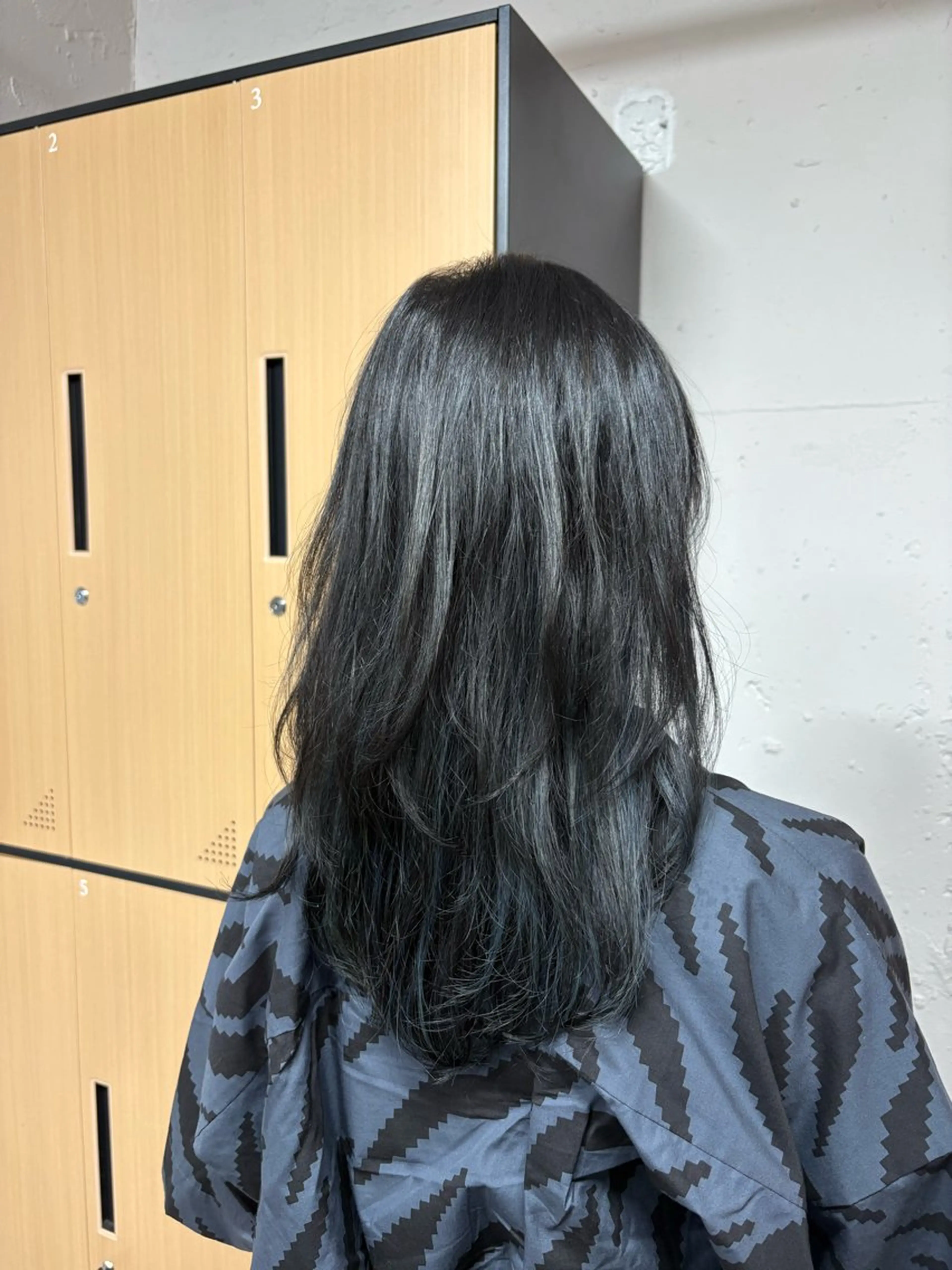 セミロング カット ヘアカラー tokute 中野真咲🐺のヘアスタイル