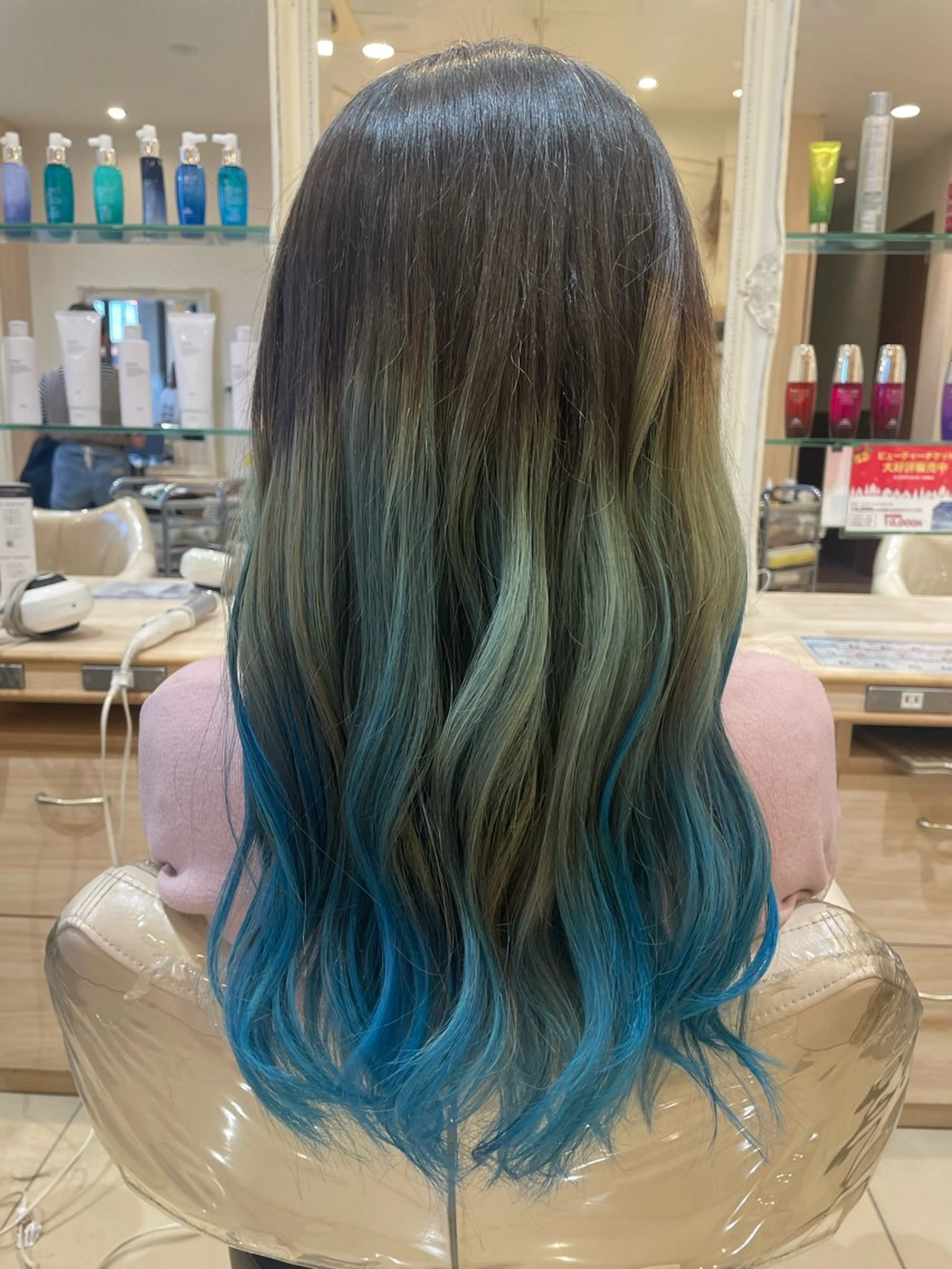 ロング カラー ハイトーン🌈✨️ 吉村美沙季のヘアスタイル