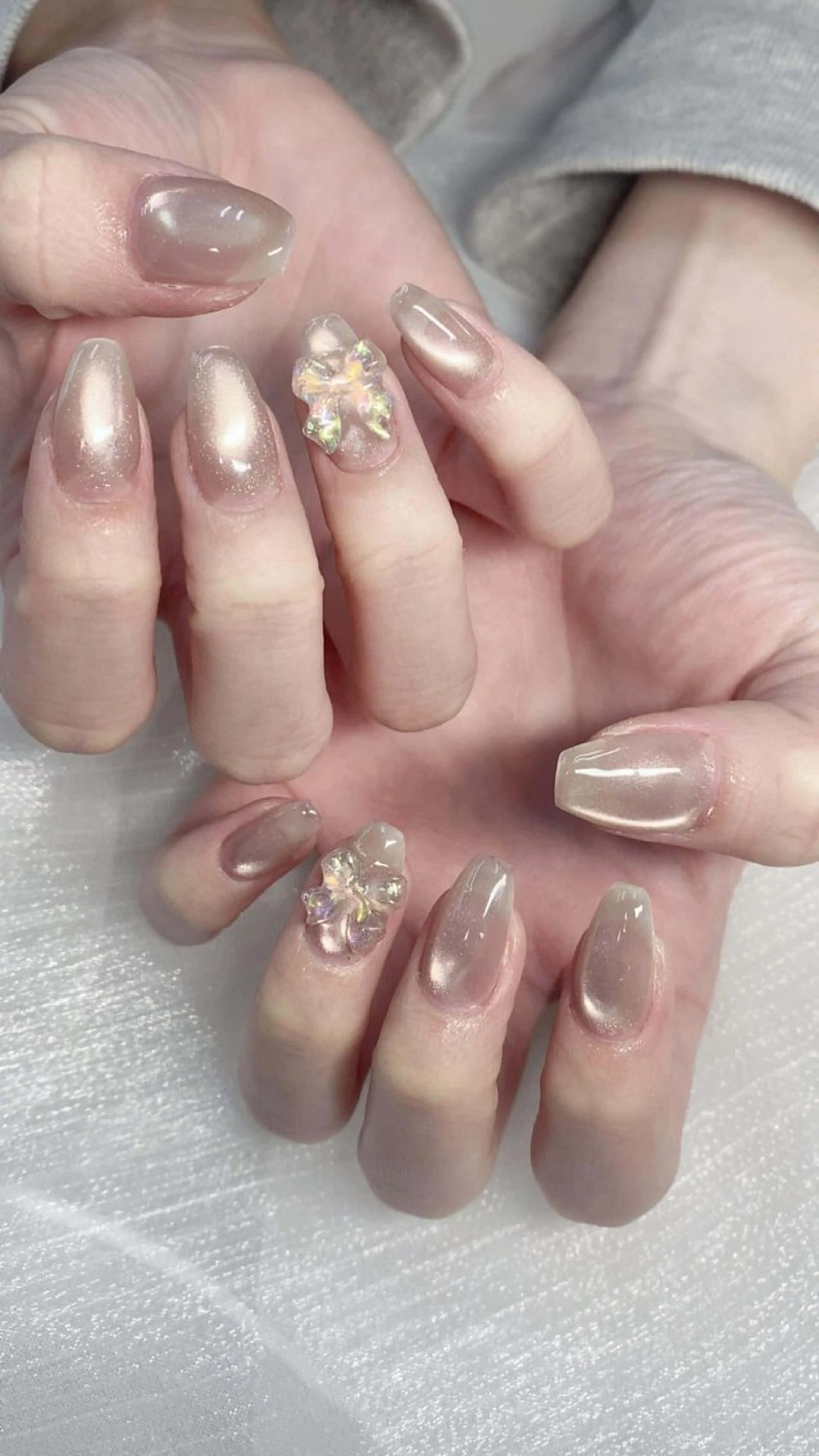 ネイル フレンチネイル グラデーション 韓国ネイル マグネットネイル ミラーネイル ハンドネイル ハンドケア Hara Nail 【パラジェル使用】のネイルデザイン