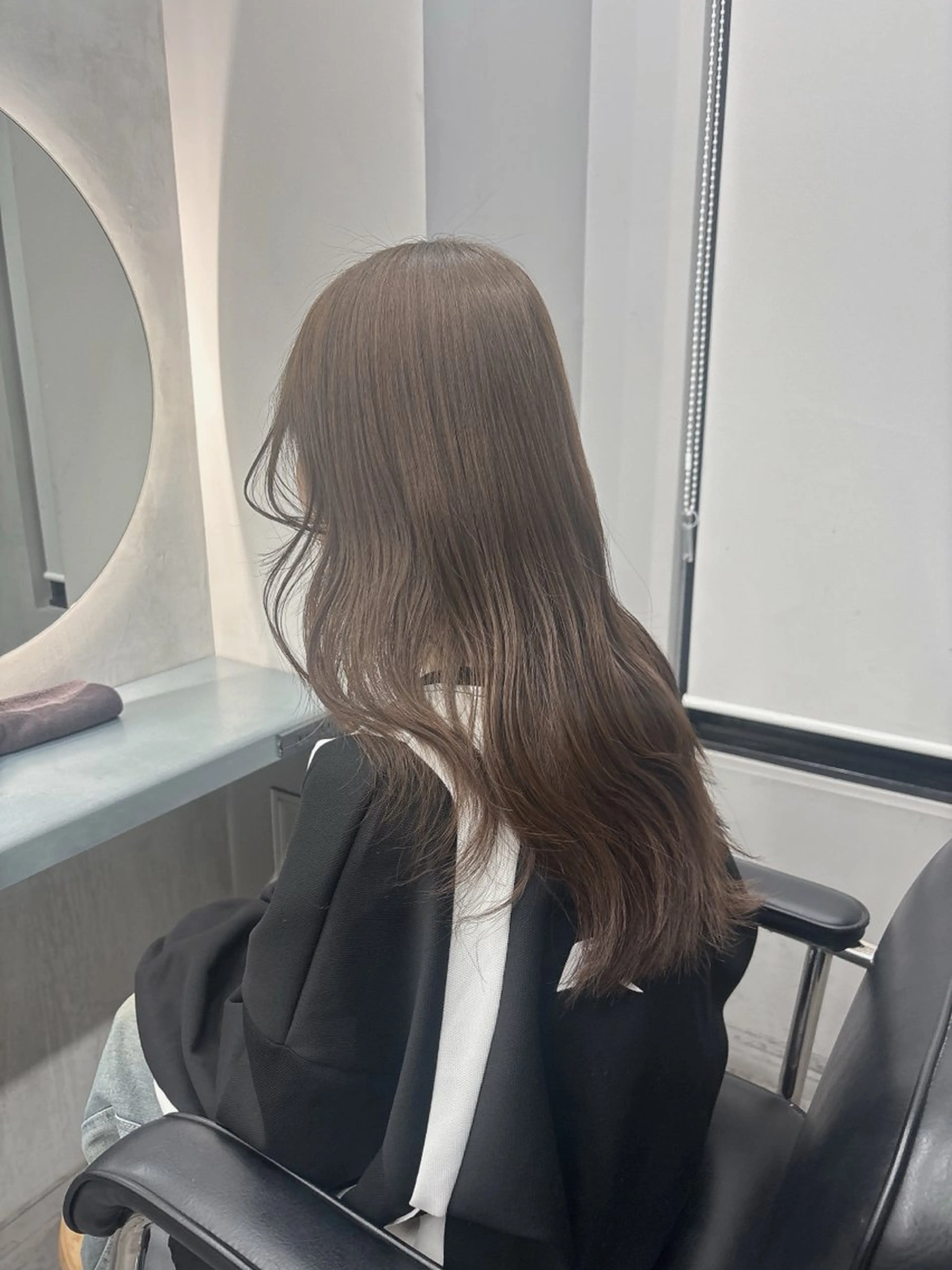 ロング カラー ヘアアレンジ ヘアカラー ベージュ/グレージュ 🧸あやか/表参道のヘアスタイル