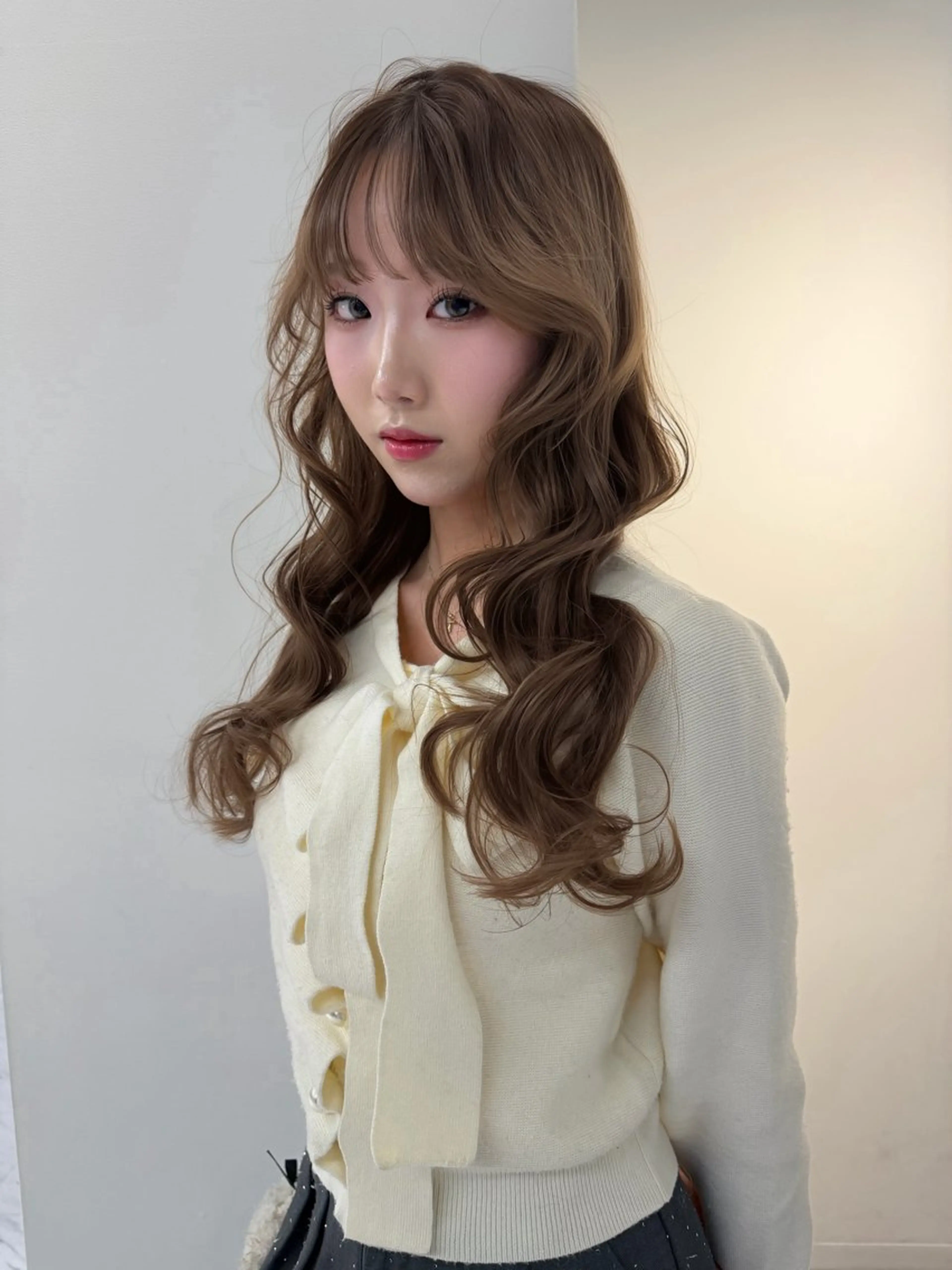 ロング カラー ベージュカラー ブリーチ ケアブリーチ デザインカラー ダブルカラー カット ヘアカラー トリートメント TATSUブリーチ/ ミルクティーベージュのヘアスタイル