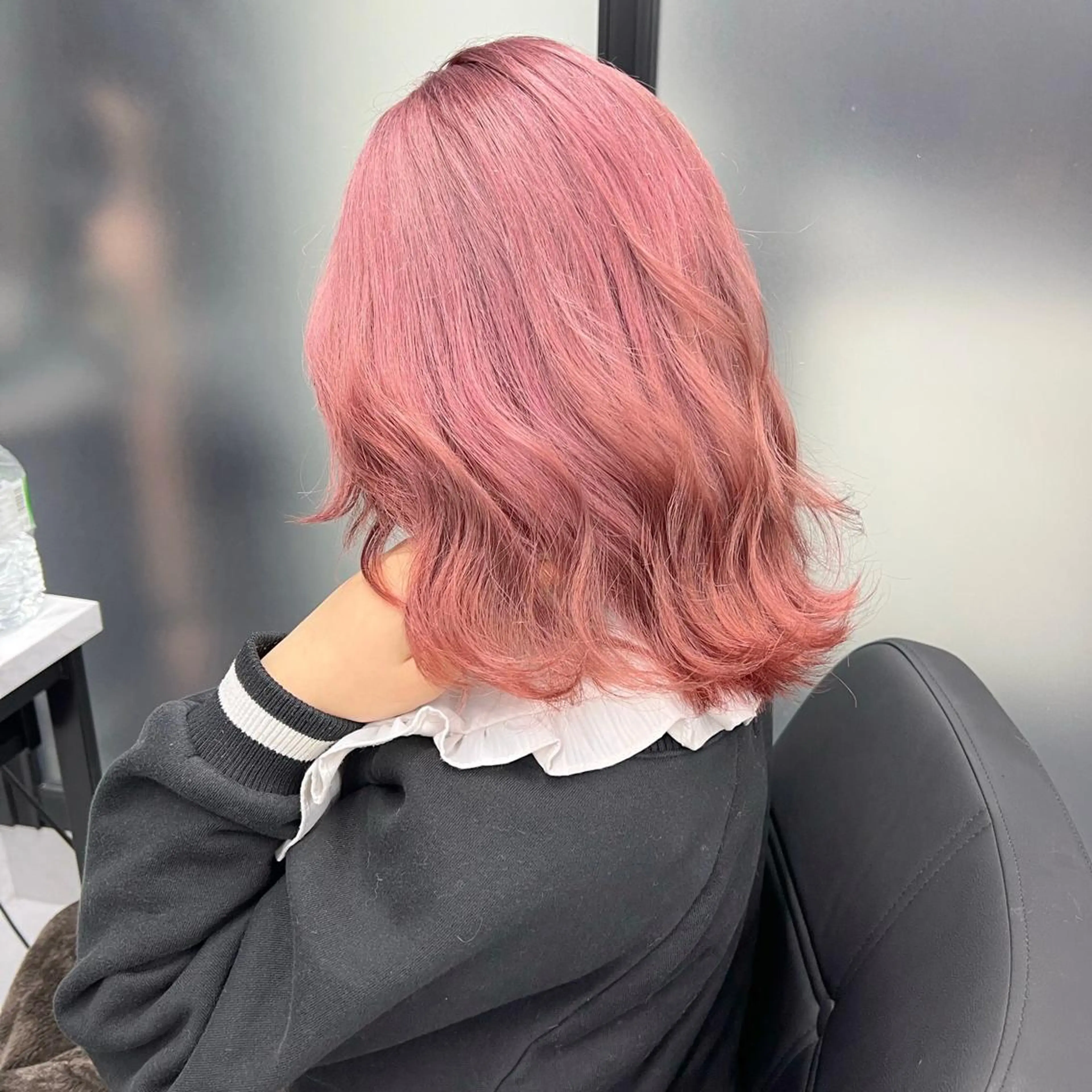 ミディアム カラー シールエクステ ハイトーンカラー エクステ ヘアカラー シールエクステ特化 ハイトーン、NANAのヘアスタイル