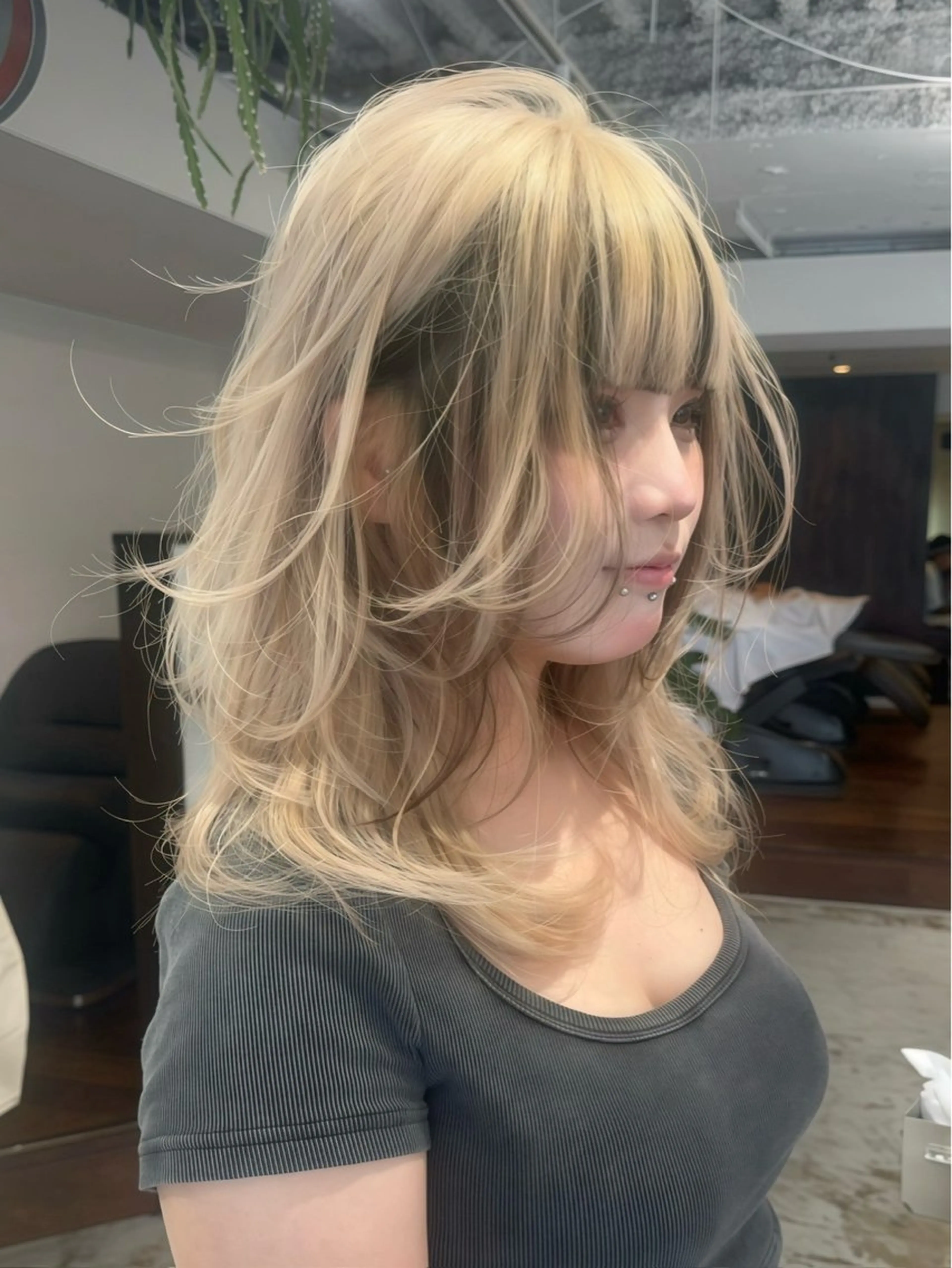 ロング カラー ブリーチ ダブルカラー ヘアカラー カワズ ソラのヘアスタイル