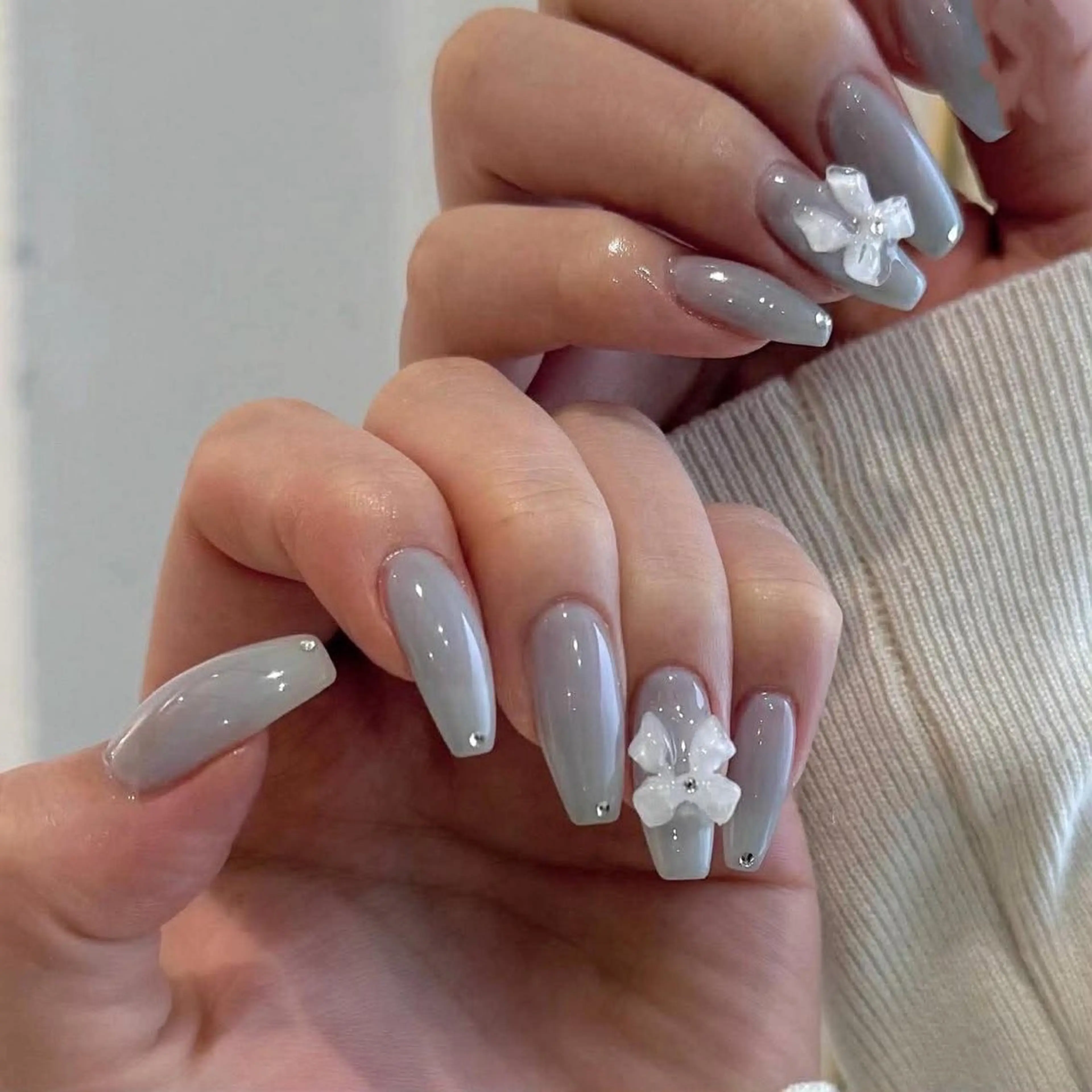ネイル キラキラネイル シンプルネイル 春ネイル ワンホンネイル 冬ネイル Quynh Sora Nailのネイルデザイン