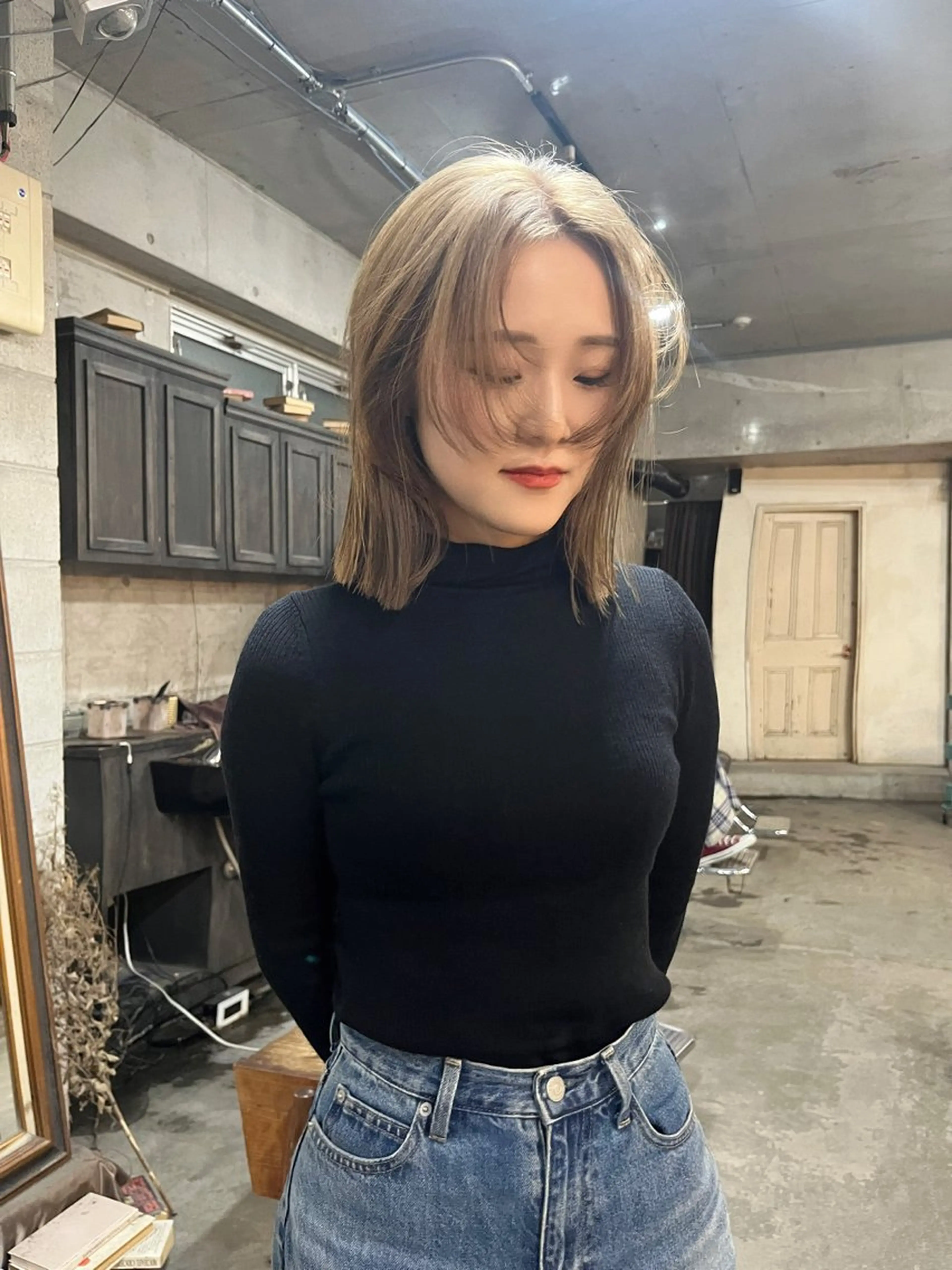 ミディアム カット ヘアカラー トリートメント ハイトーン/顔まわり レイヤー/YUKAのヘアスタイル