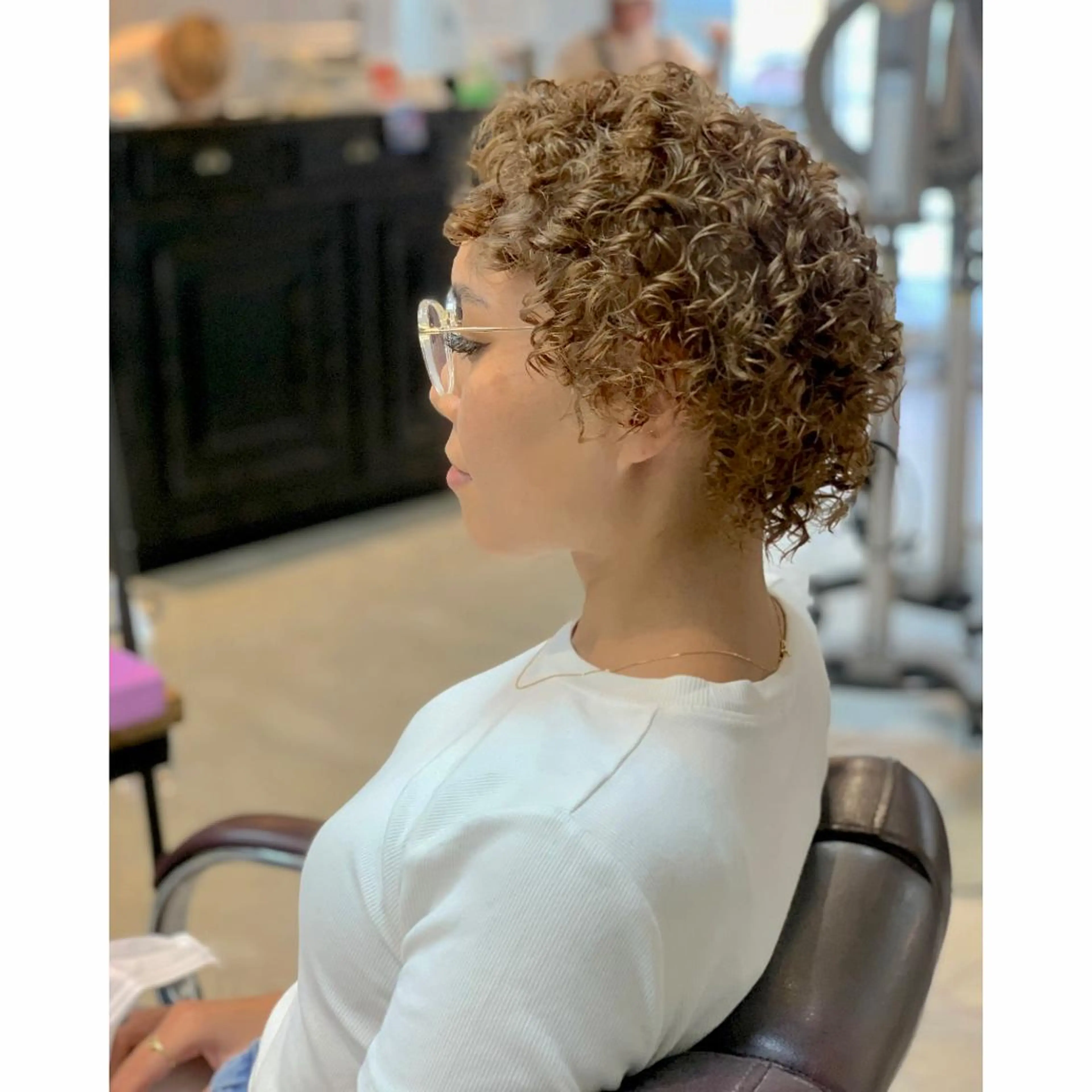 ショート カラー パーマ ヘアアレンジ メンズ キッズ メンズブリーチ メンズパーマ ベージュカラー ブリーチ ショートヘア カット パーマ トリートメント BRAIDS💎愛子 大人ハイライト💎のヘアスタイル