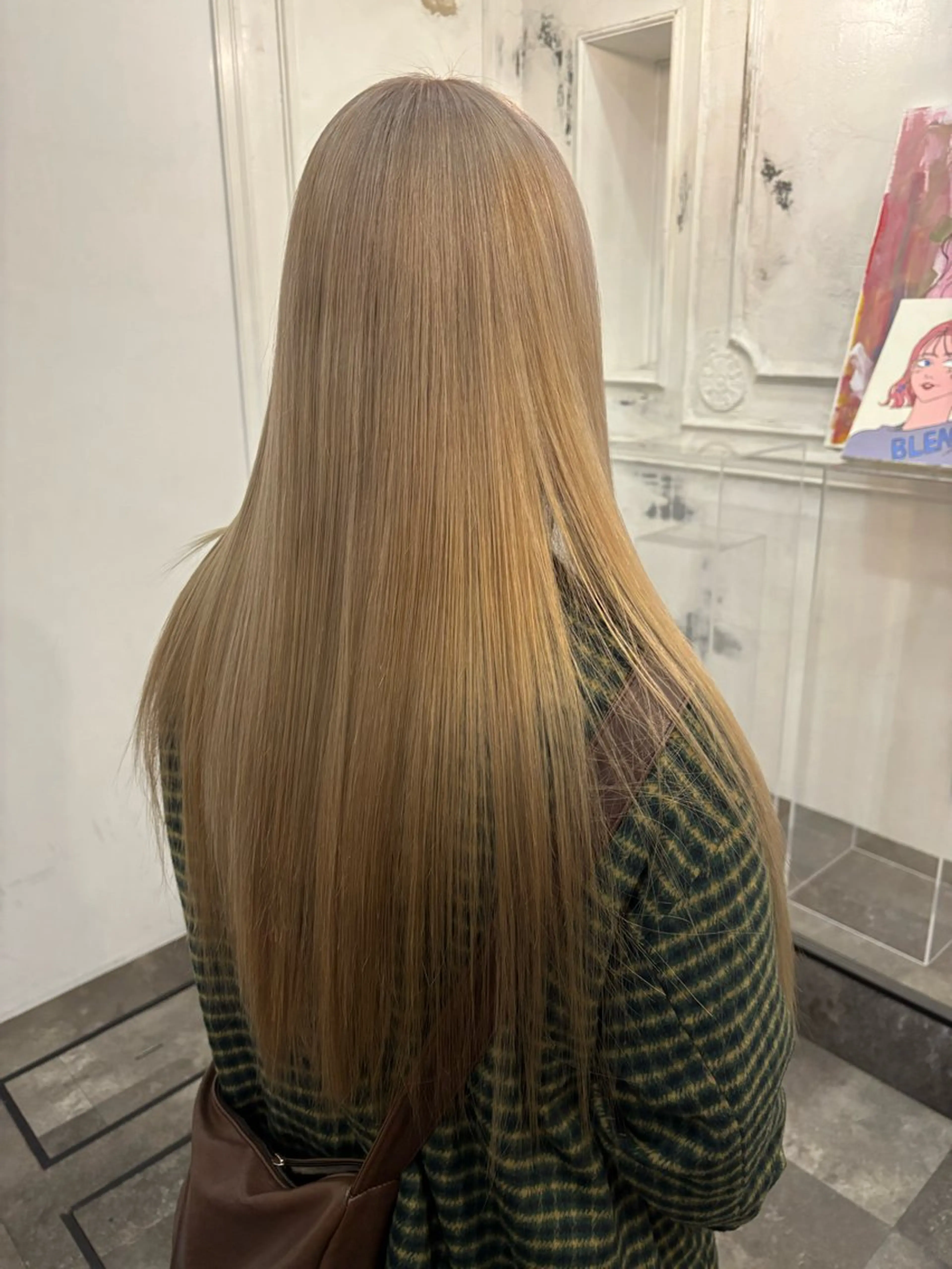 ロング ヘアカラー comeghead 琴音のヘアスタイル