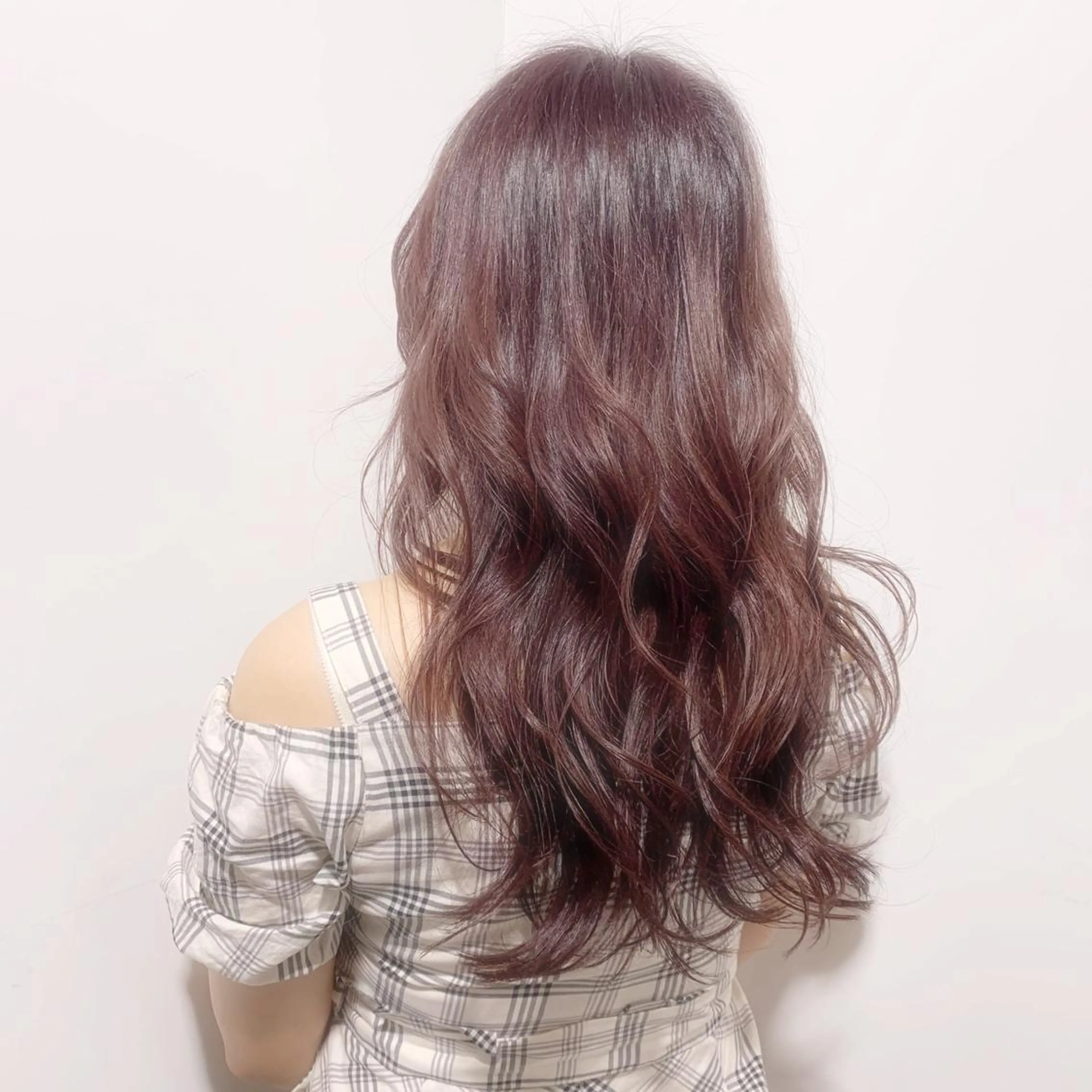 ロング カラー アディクシーカラー ベージュカラー 黒髪 ブリーチ ブルーカラー ヘアカラー トリートメント 藤澤 夏実/インナーカラーのヘアスタイル