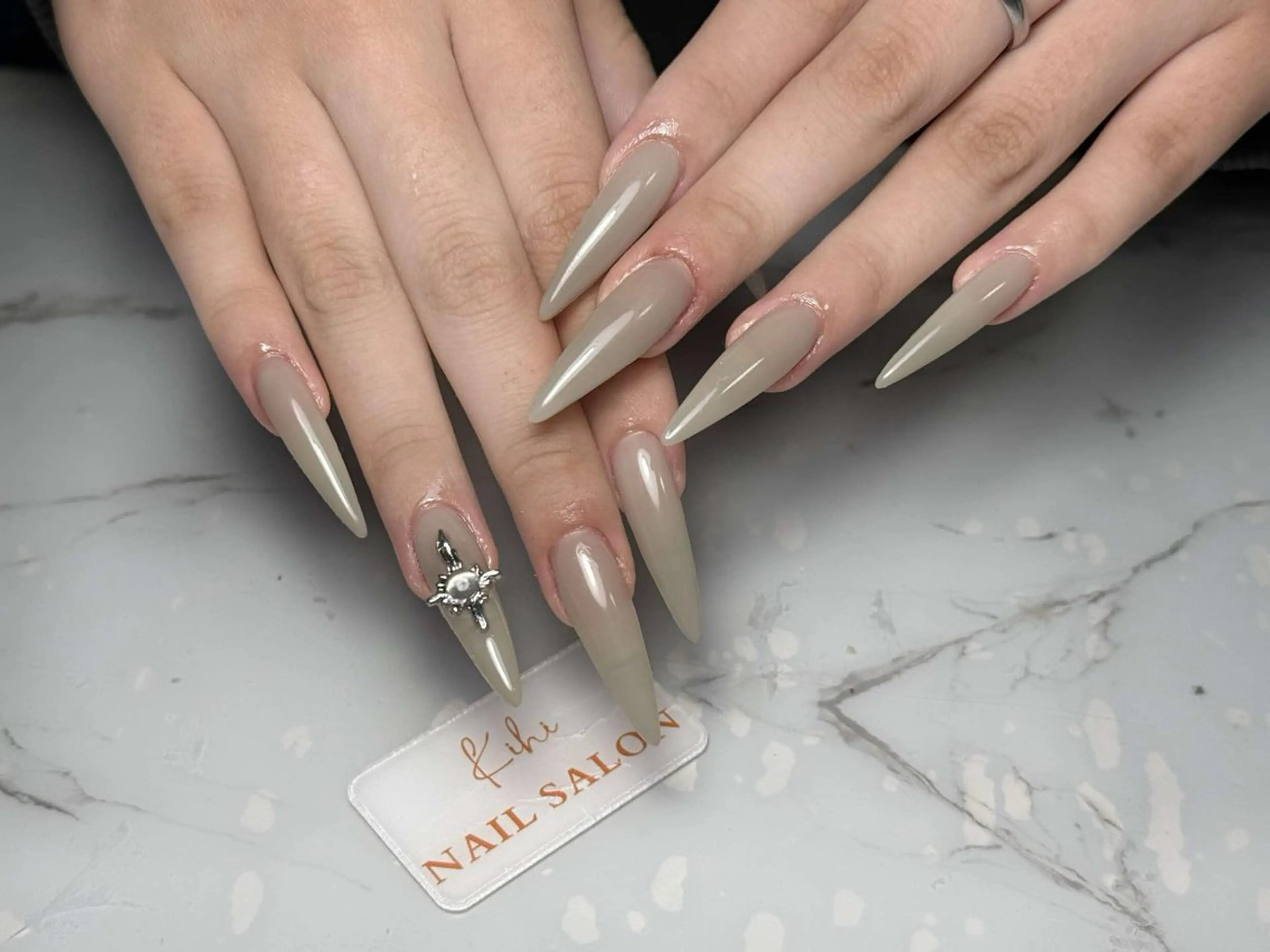 ネイル アートネイル フレンチネイル ジェルネイル グラデーション 韓国ネイル ハンドネイル 💕鈴木ユリ パラジェル/オフ無料のネイルデザイン