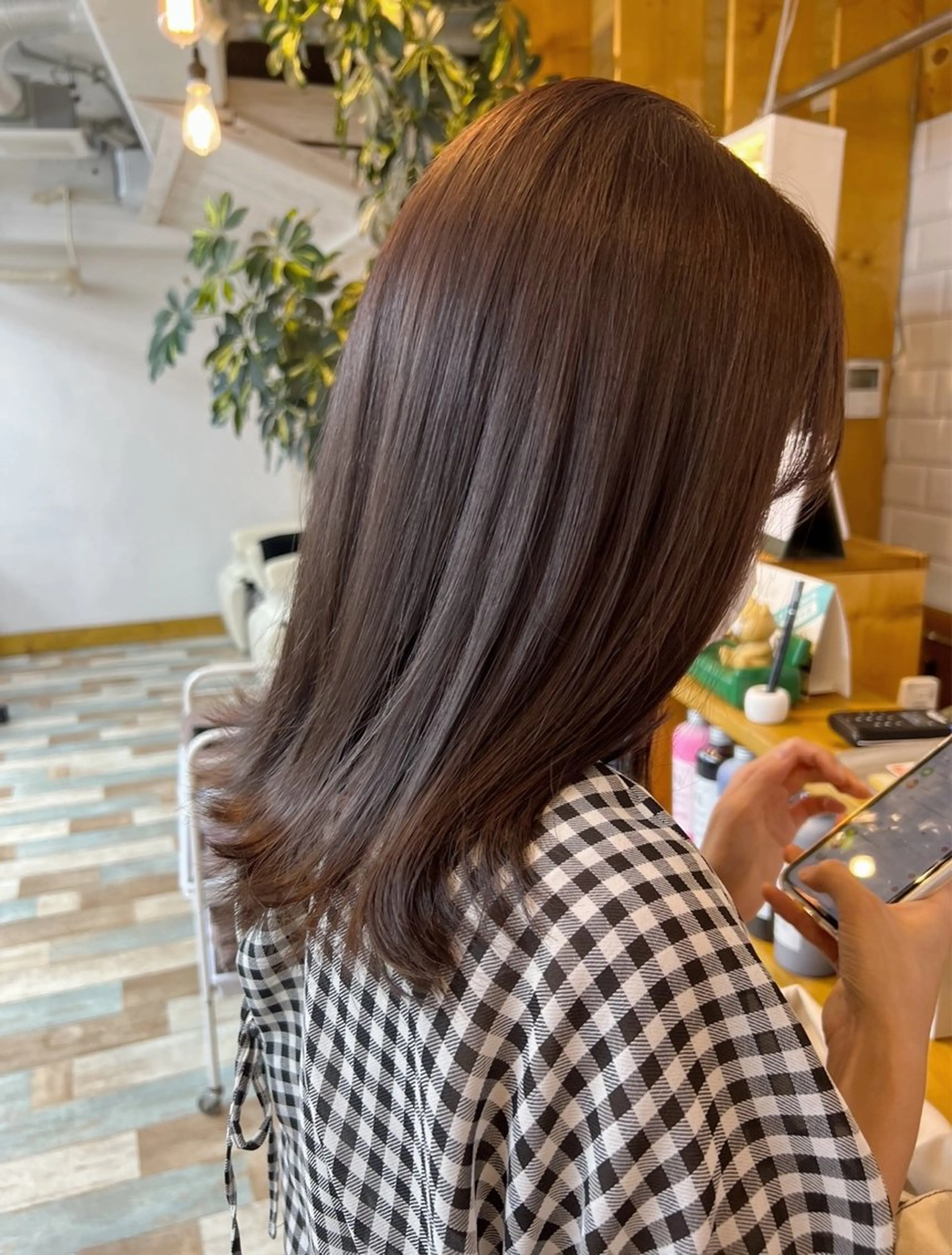 セミロング カラー アディクシーカラー ブリーチ ブラウンカラー ショコラブラウン イルミナカラー カット 縮毛矯正 KANA/ボブ/ インナーカラー/艶髪のヘアスタイル