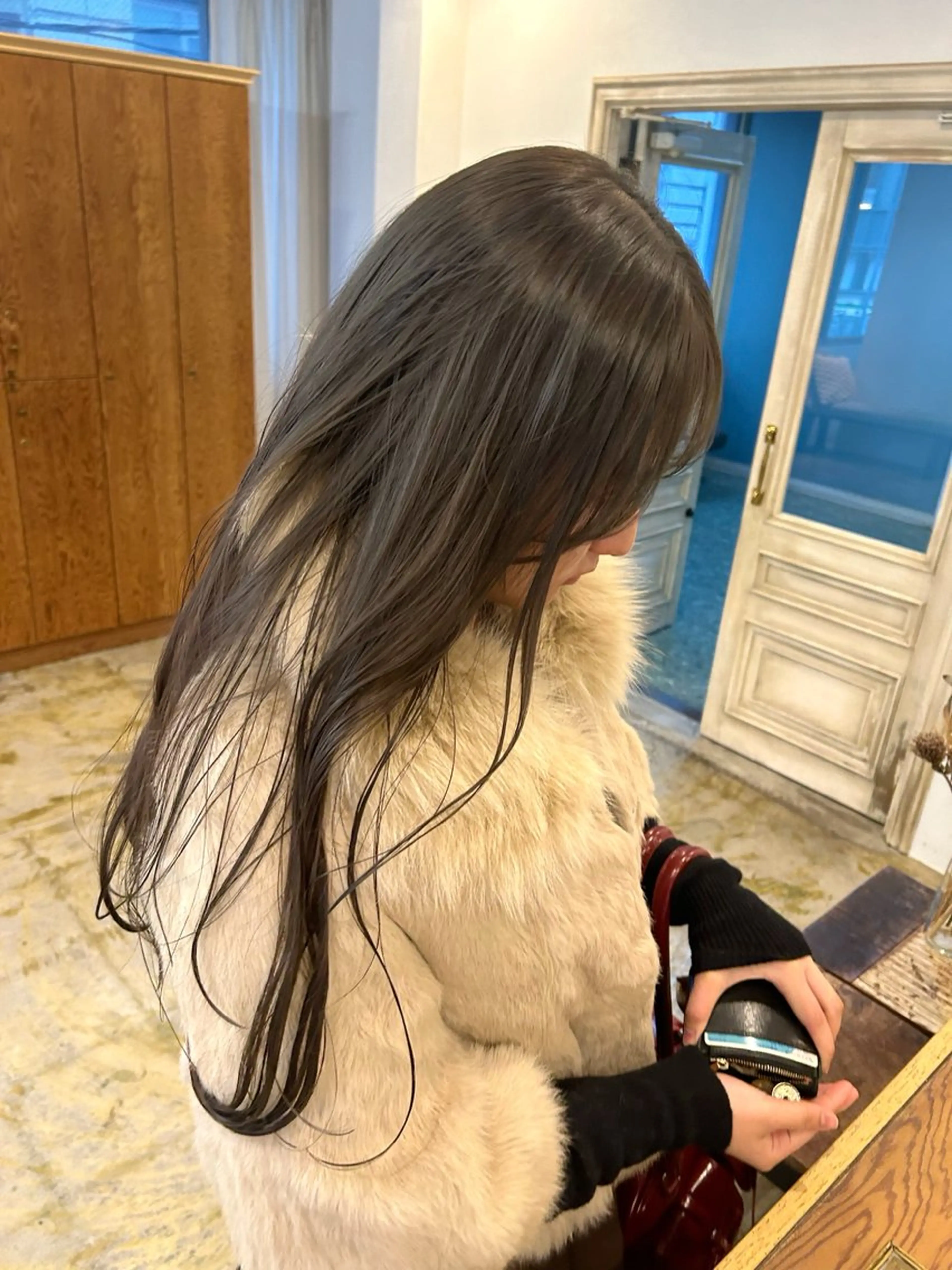 ロング ヘアカラー 北田 美琴 / 柔らかいカラーのヘアスタイル