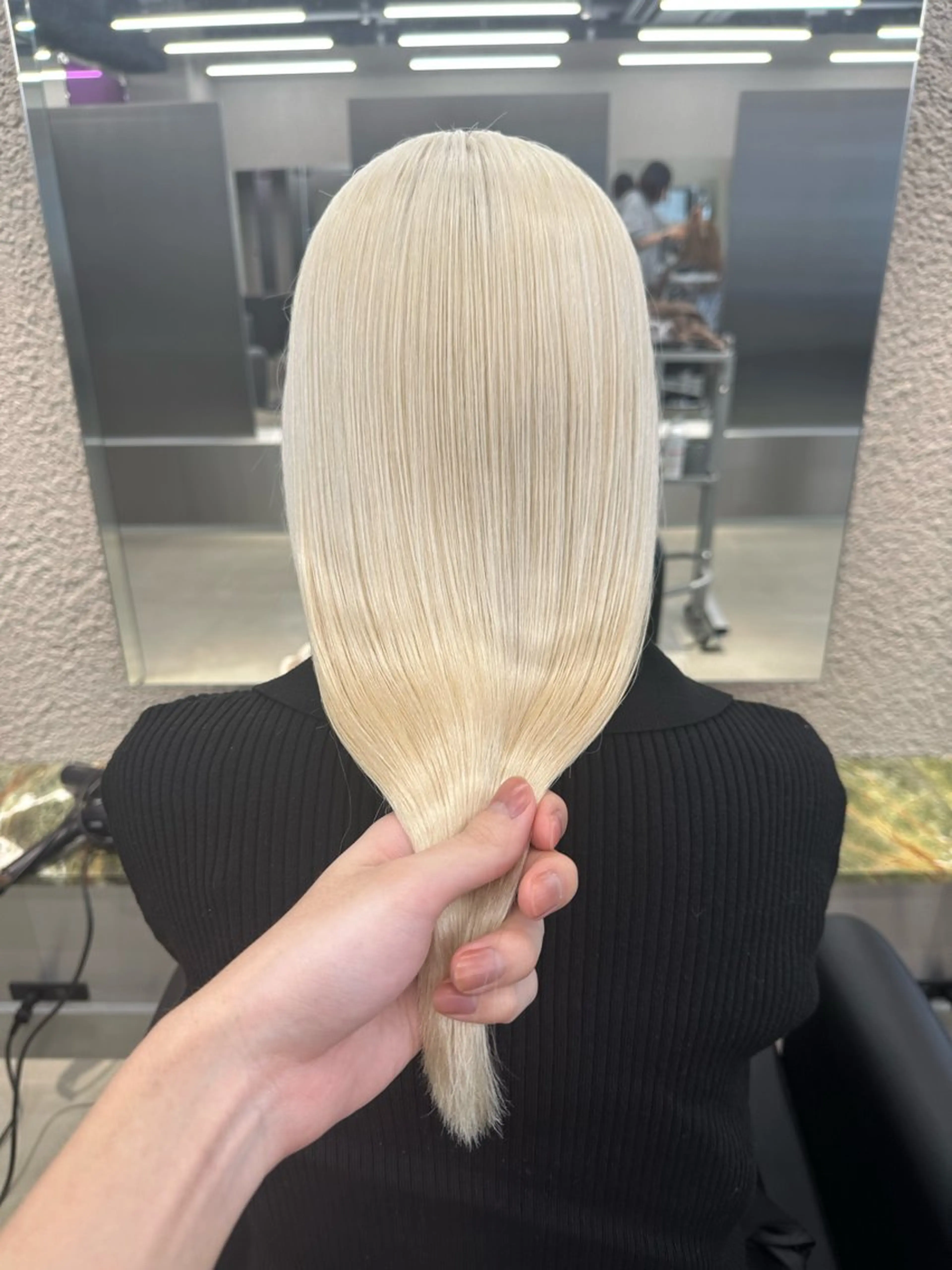 ミディアム カラー ブロンド ホワイトブロンド ヘアカラー トリートメント 鈴木/ミルクティー/ ブリーチ/ボブ/のヘアスタイル